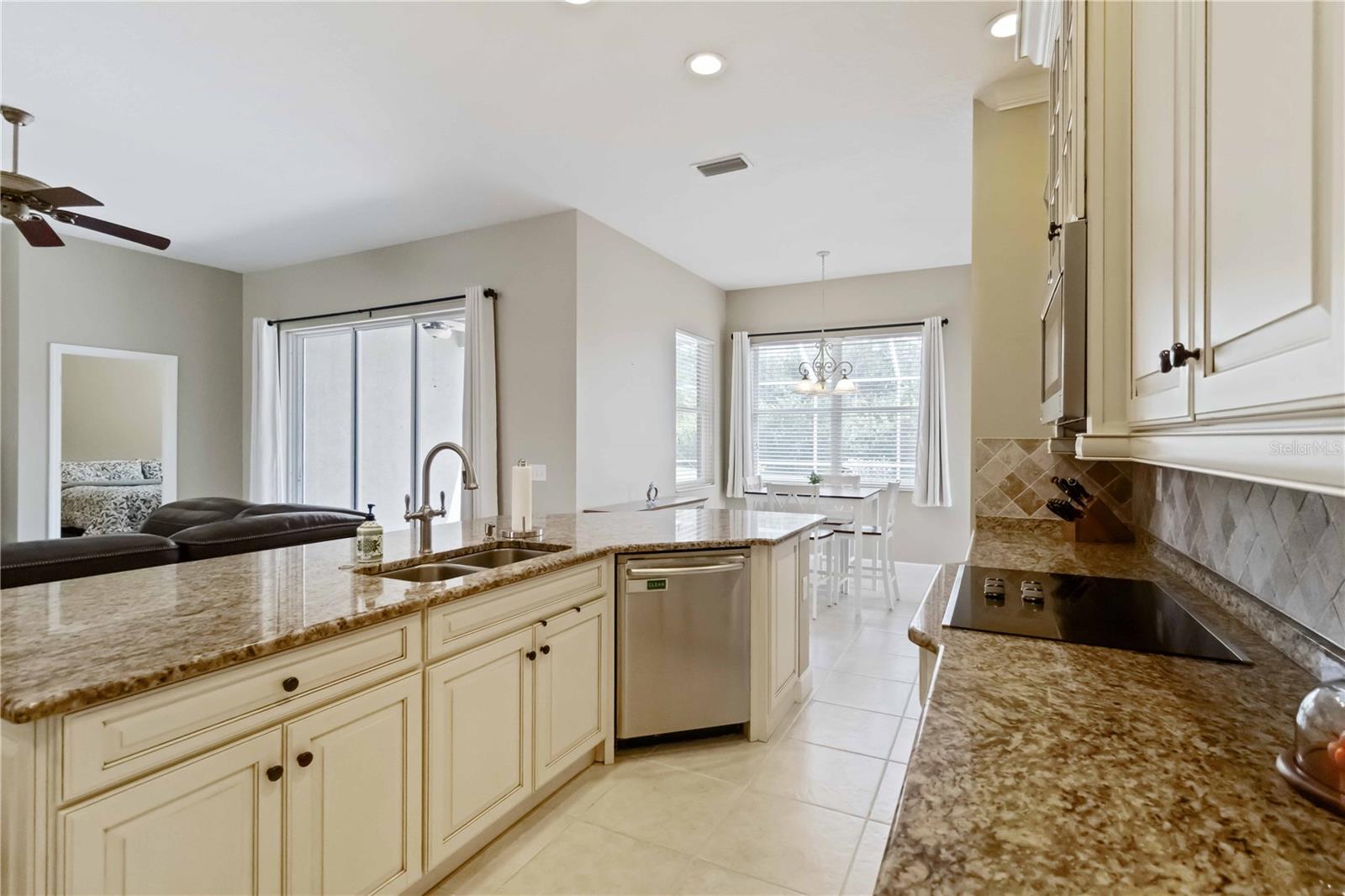 Image 19 of 49 For 343 Londonderry Drive