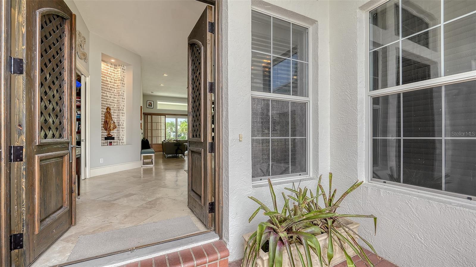 Image 5 of 79 For 3613 Fair Oaks Place