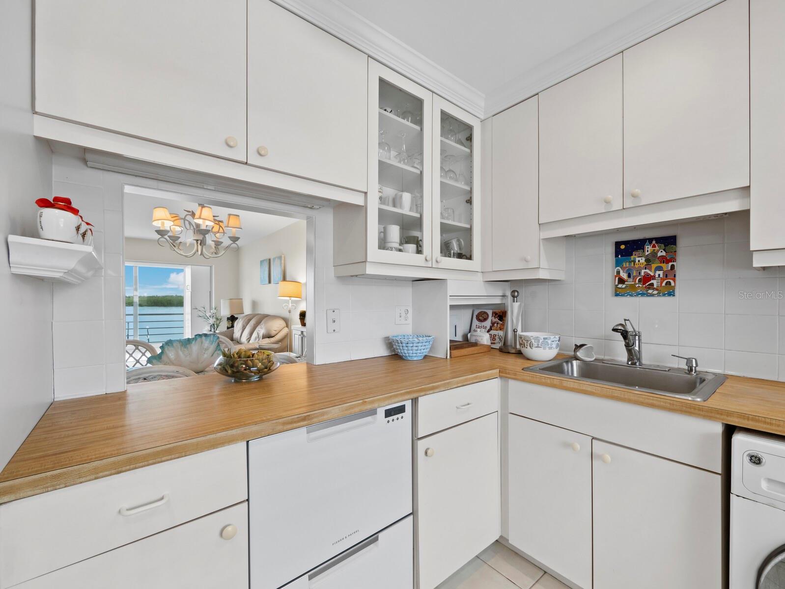 Image 17 of 53 For 4440 Exeter Drive 204