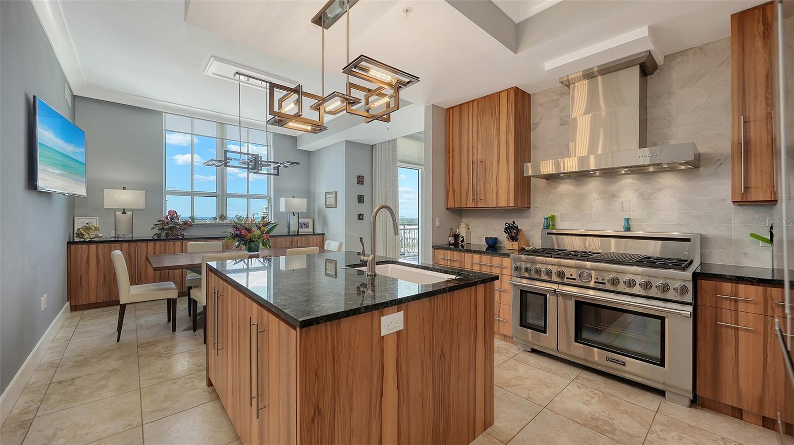 Image 10 of 48 For 1350 Main Street Ph1600