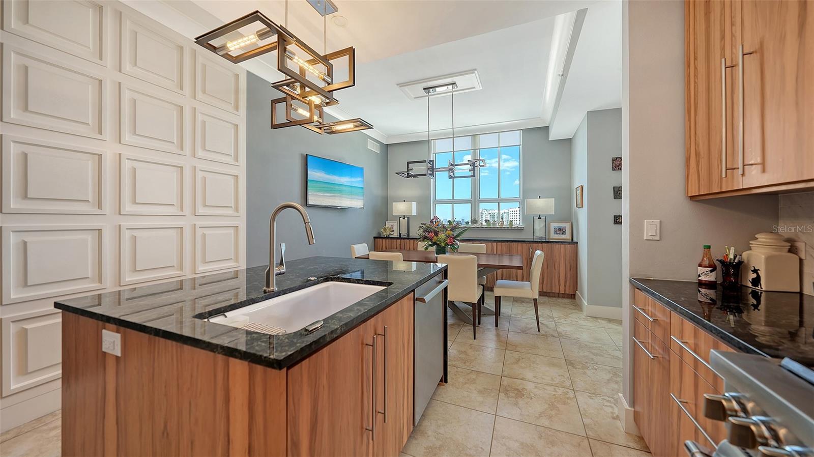 Image 12 of 48 For 1350 Main Street Ph1600