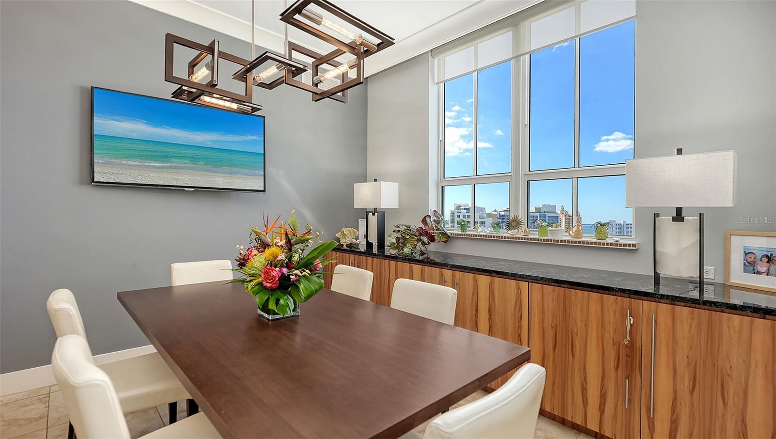 Image 14 of 48 For 1350 Main Street Ph1600