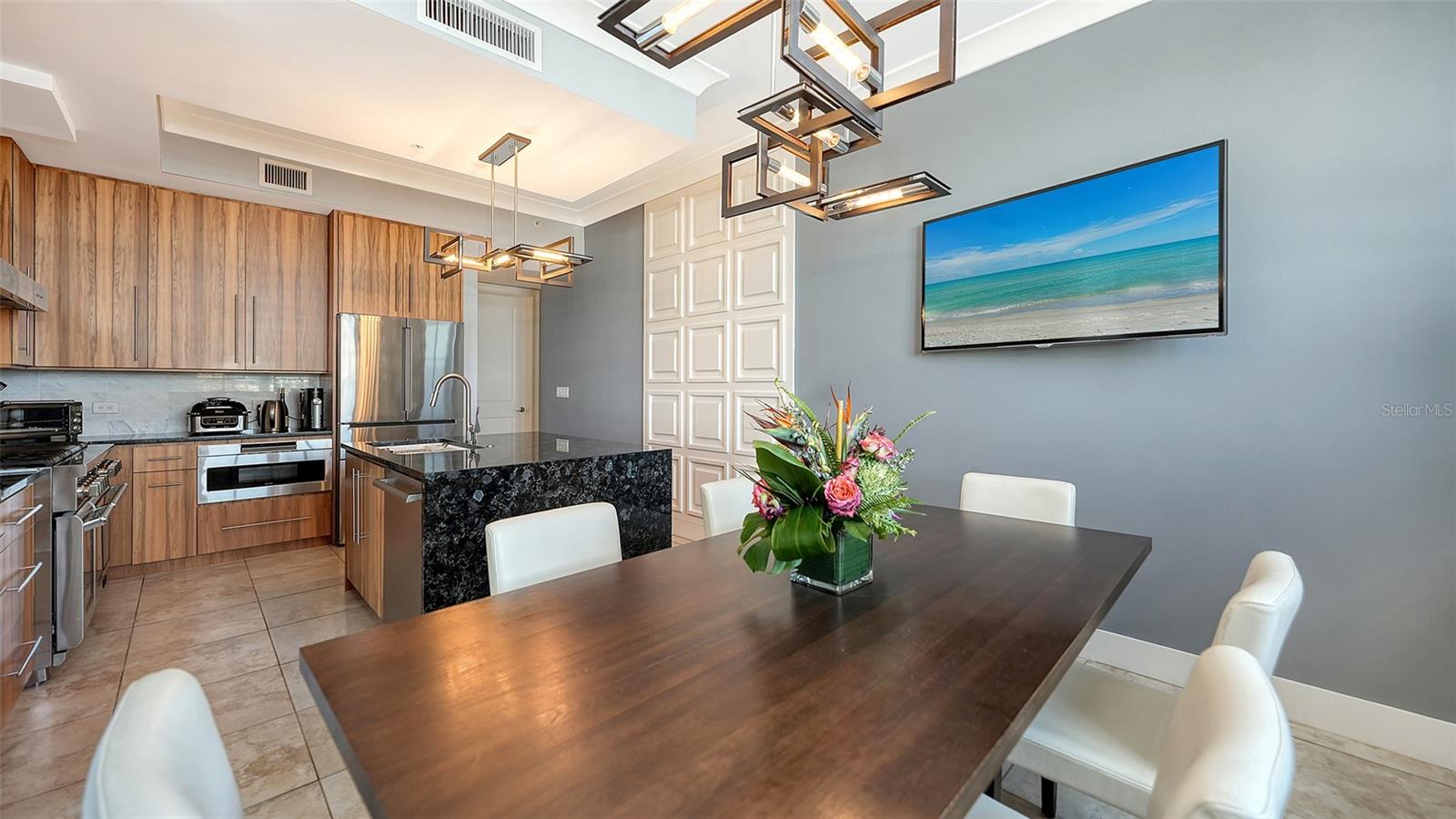 Image 15 of 48 For 1350 Main Street Ph1600