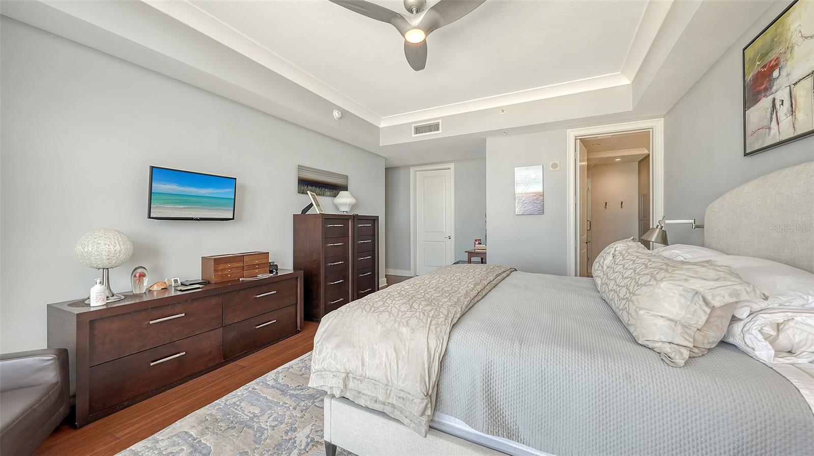 Image 18 of 48 For 1350 Main Street Ph1600