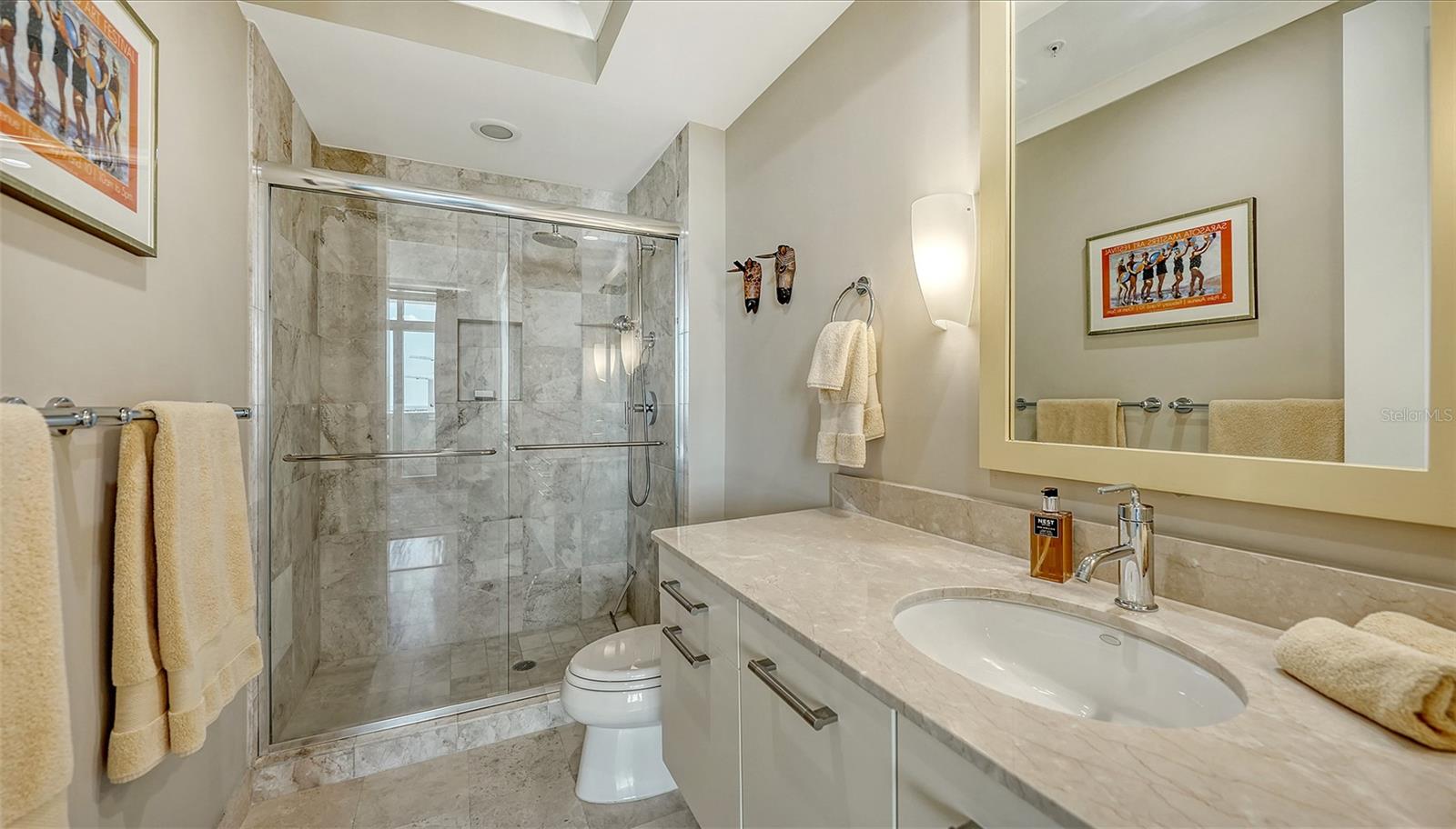 Image 21 of 48 For 1350 Main Street Ph1600