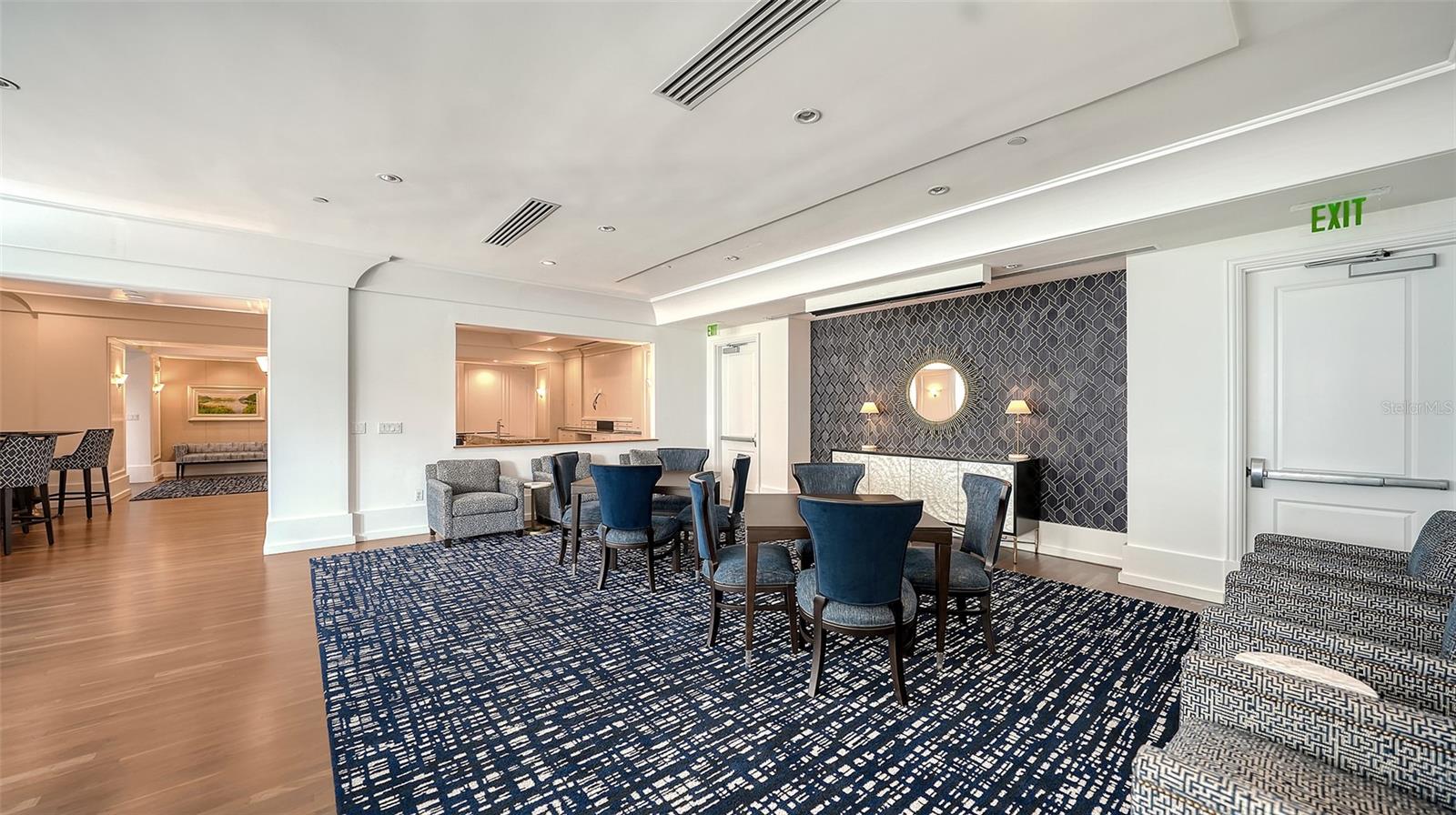 Image 30 of 48 For 1350 Main Street Ph1600