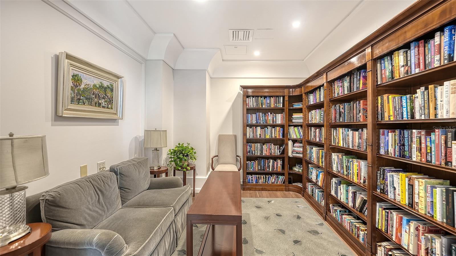 Image 32 of 48 For 1350 Main Street Ph1600