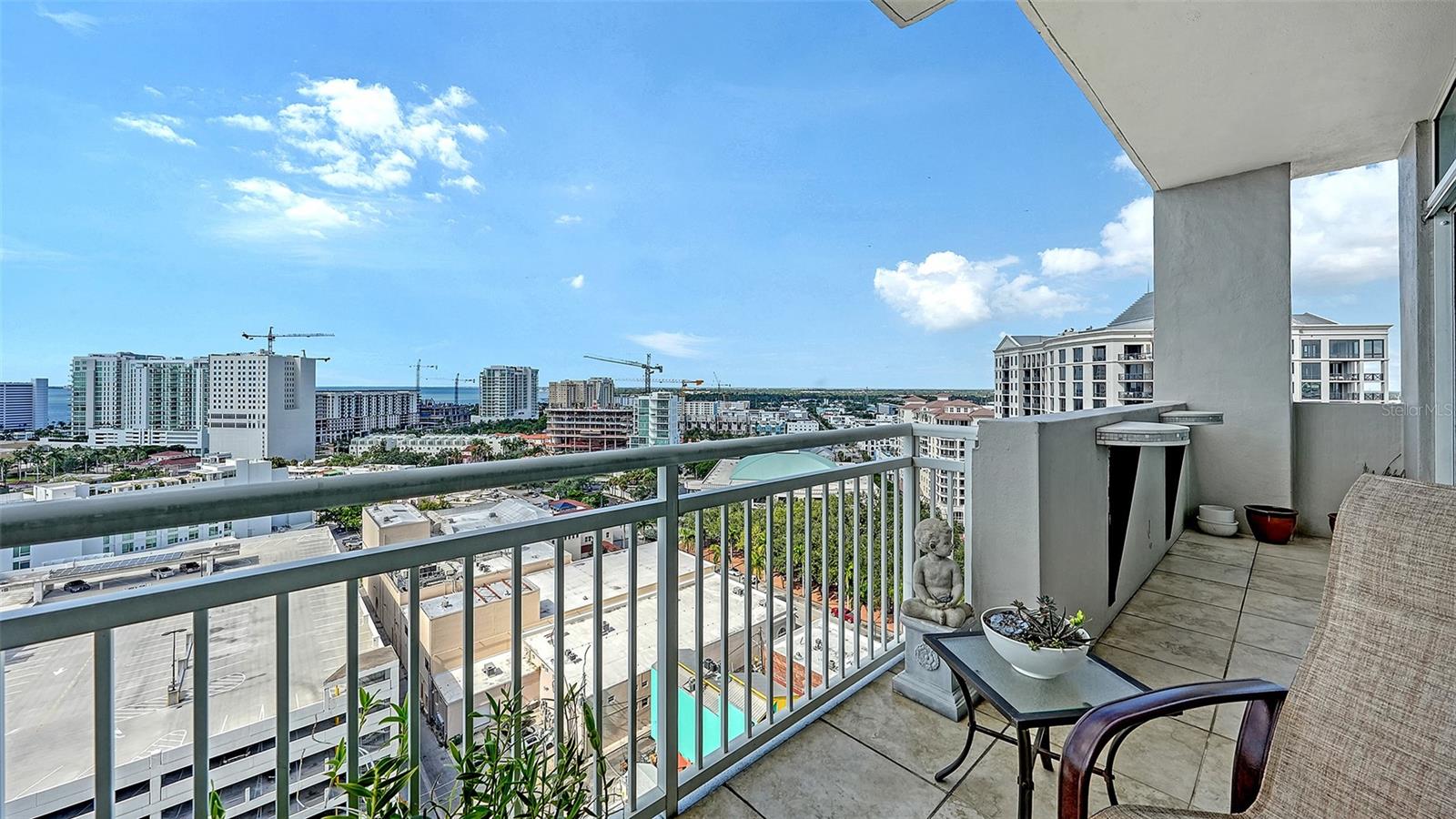 Image 6 of 48 For 1350 Main Street Ph1600