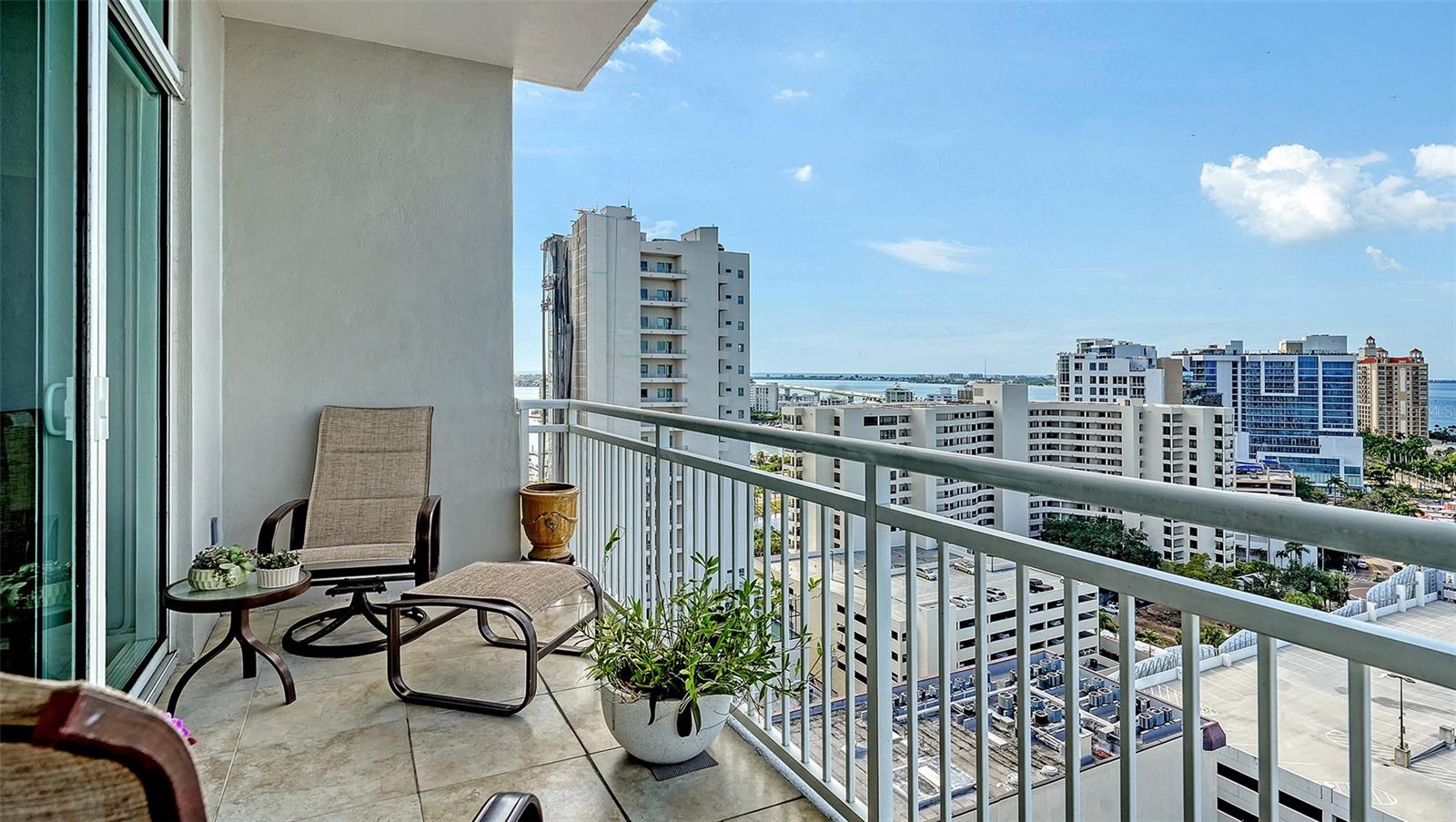 Image 8 of 48 For 1350 Main Street Ph1600