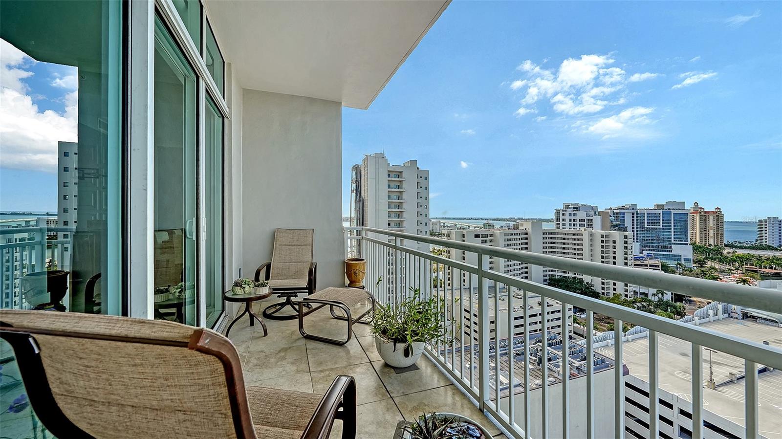 Image 9 of 48 For 1350 Main Street Ph1600