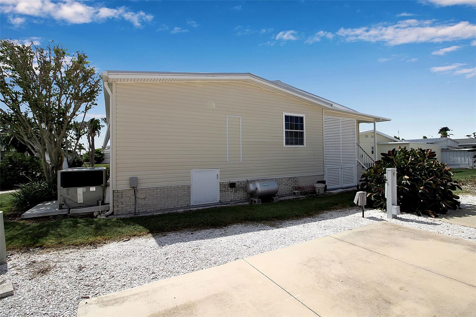 Image 10 of 93 For 10315 Cortez Road W 20j