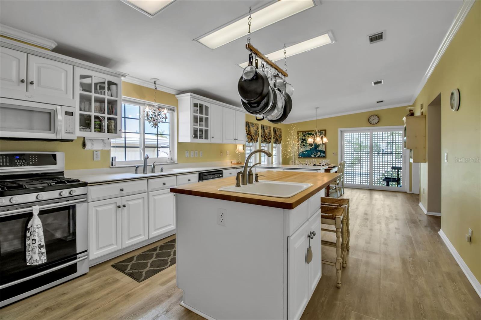 Image 17 of 93 For 10315 Cortez Road W 20j