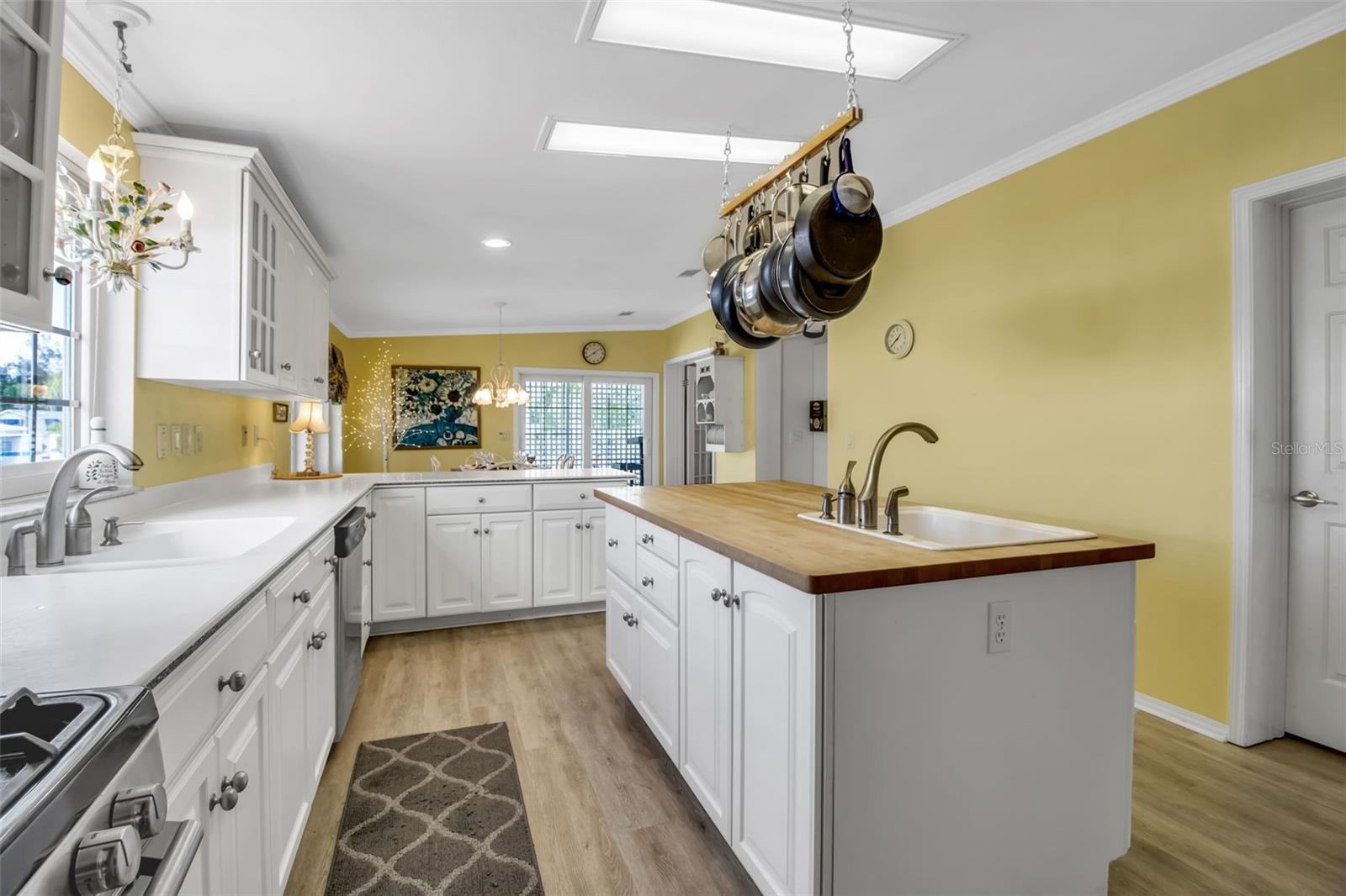 Image 18 of 93 For 10315 Cortez Road W 20j