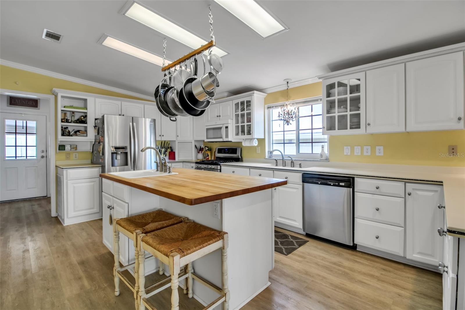 Image 19 of 93 For 10315 Cortez Road W 20j