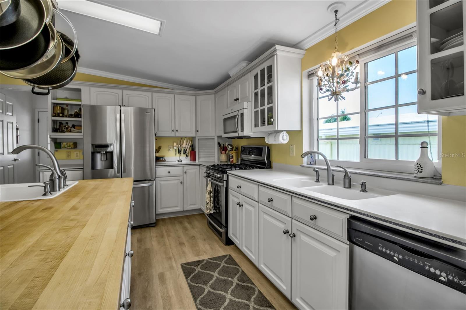 Image 21 of 93 For 10315 Cortez Road W 20j