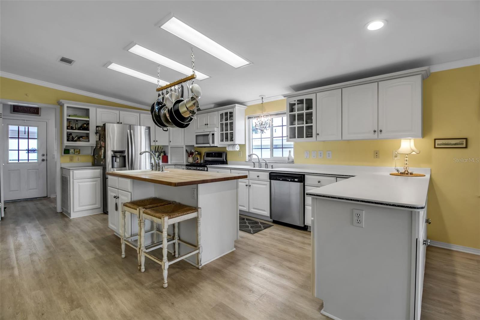 Image 22 of 93 For 10315 Cortez Road W 20j