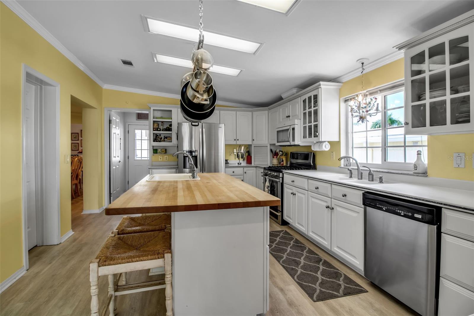 Image 23 of 93 For 10315 Cortez Road W 20j