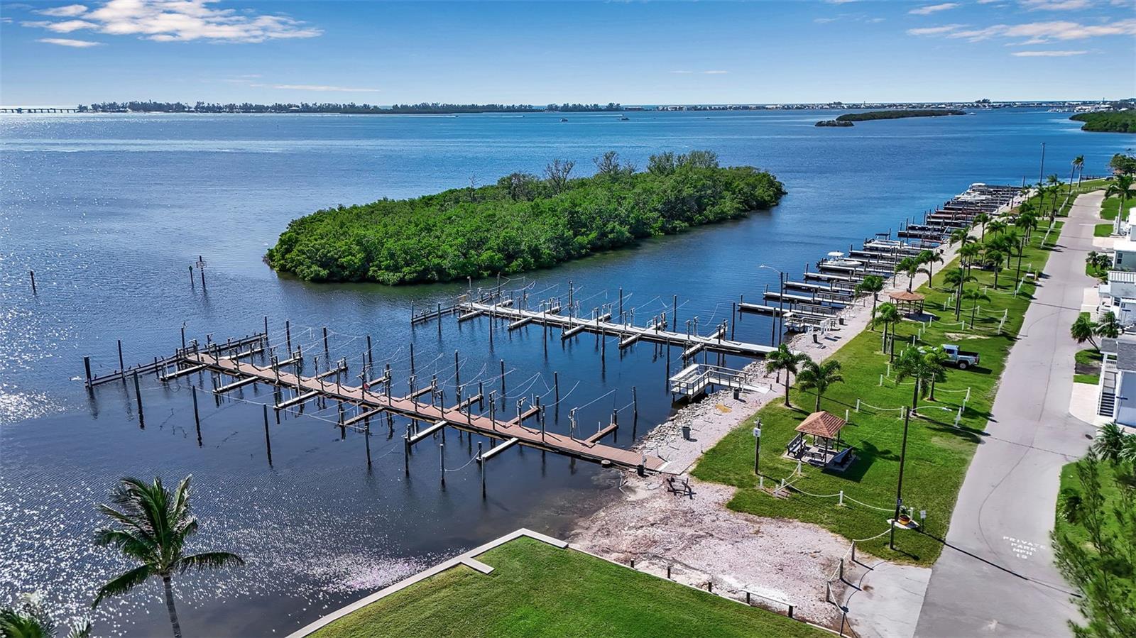 Image 78 of 93 For 10315 Cortez Road W 20j