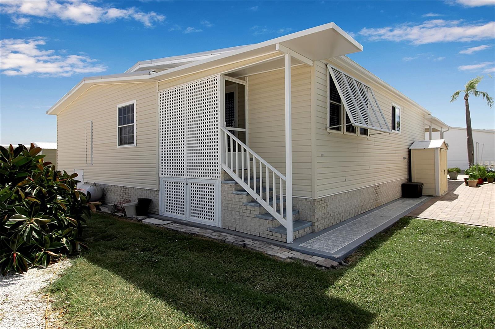 Image 8 of 93 For 10315 Cortez Road W 20j