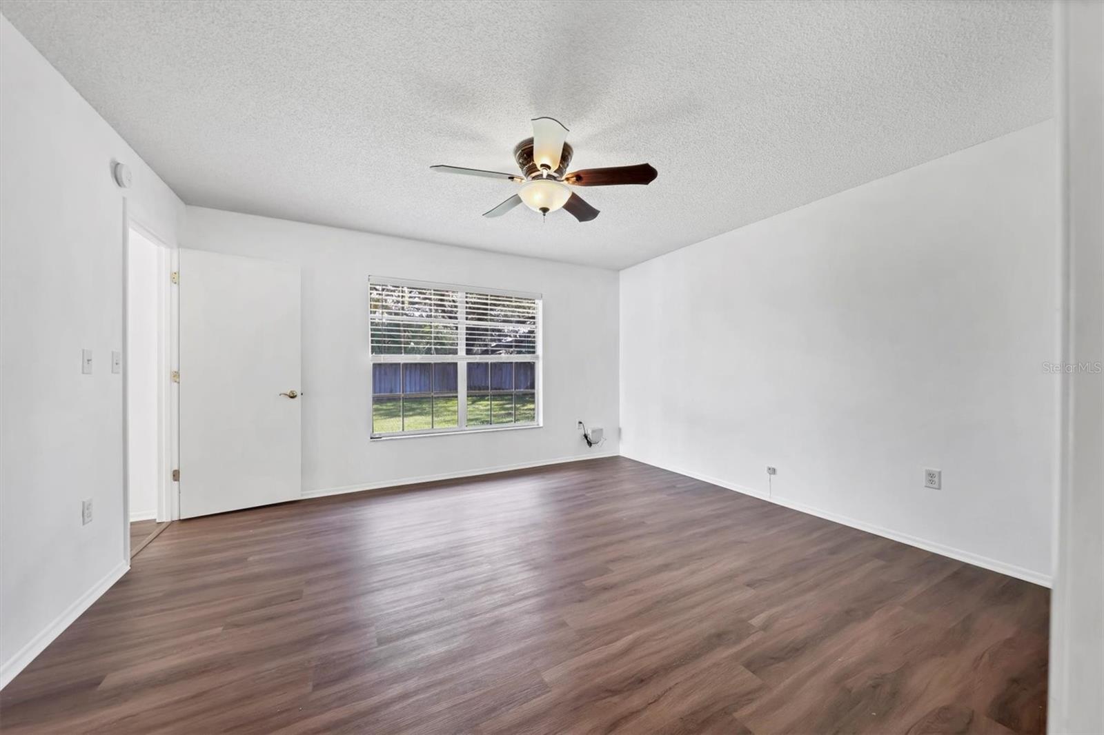 Image 22 of 44 For 4247 Oakhurst Circle E 3033