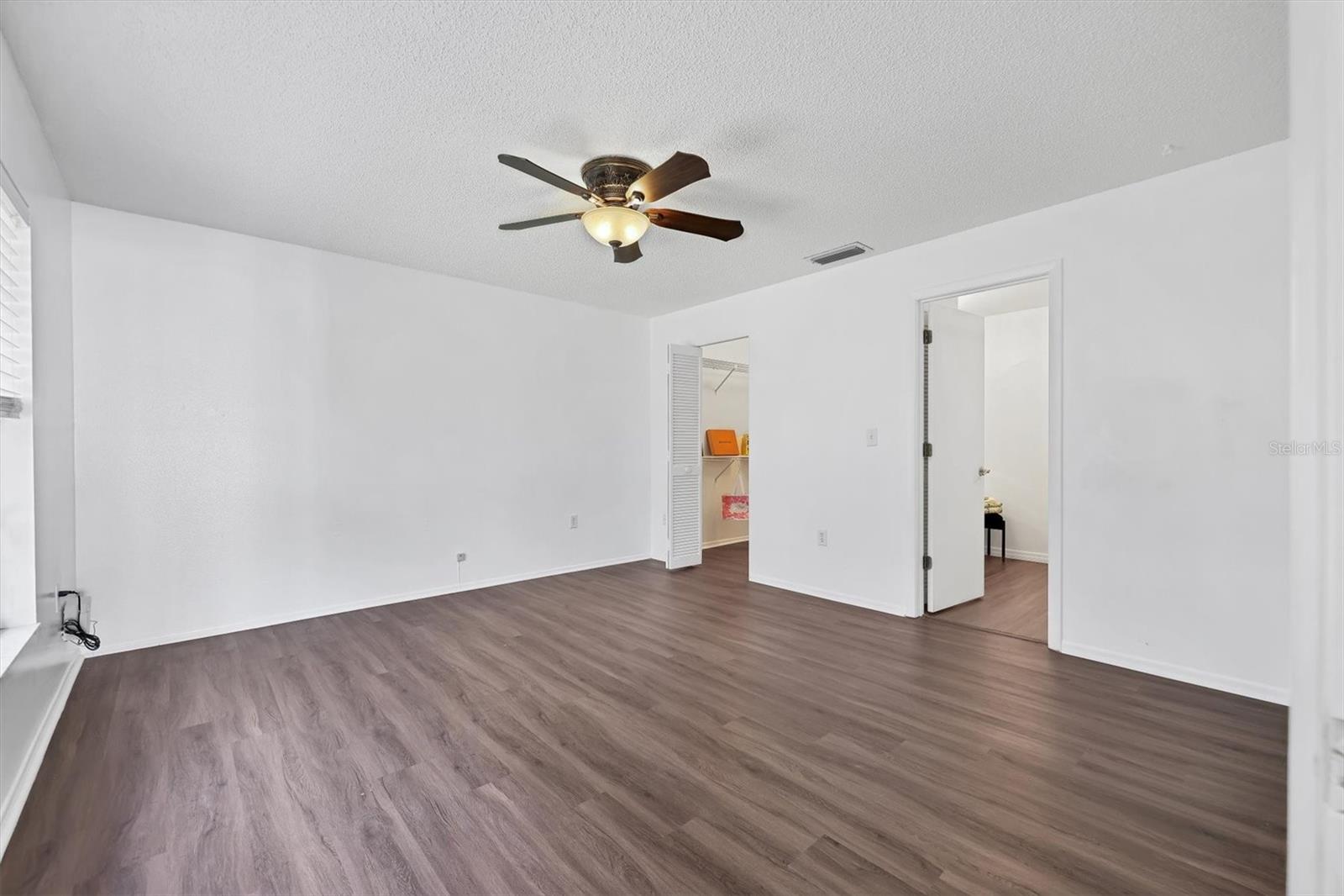 Image 23 of 44 For 4247 Oakhurst Circle E 3033