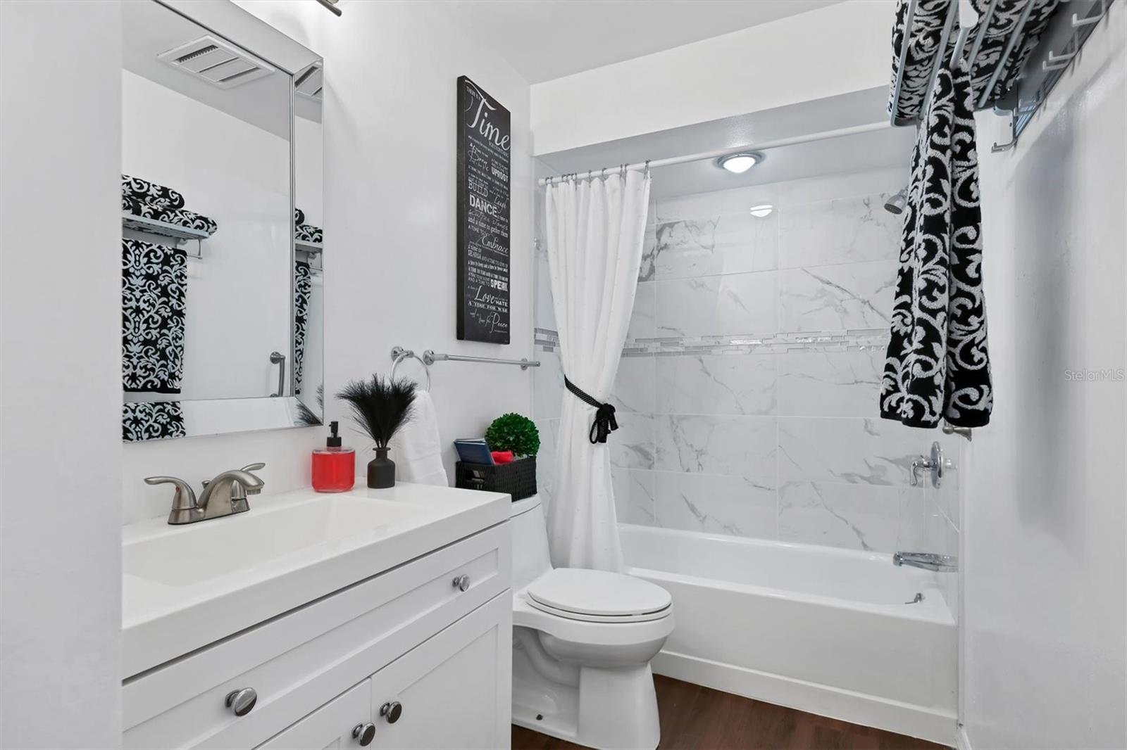 Image 28 of 44 For 4247 Oakhurst Circle E 3033