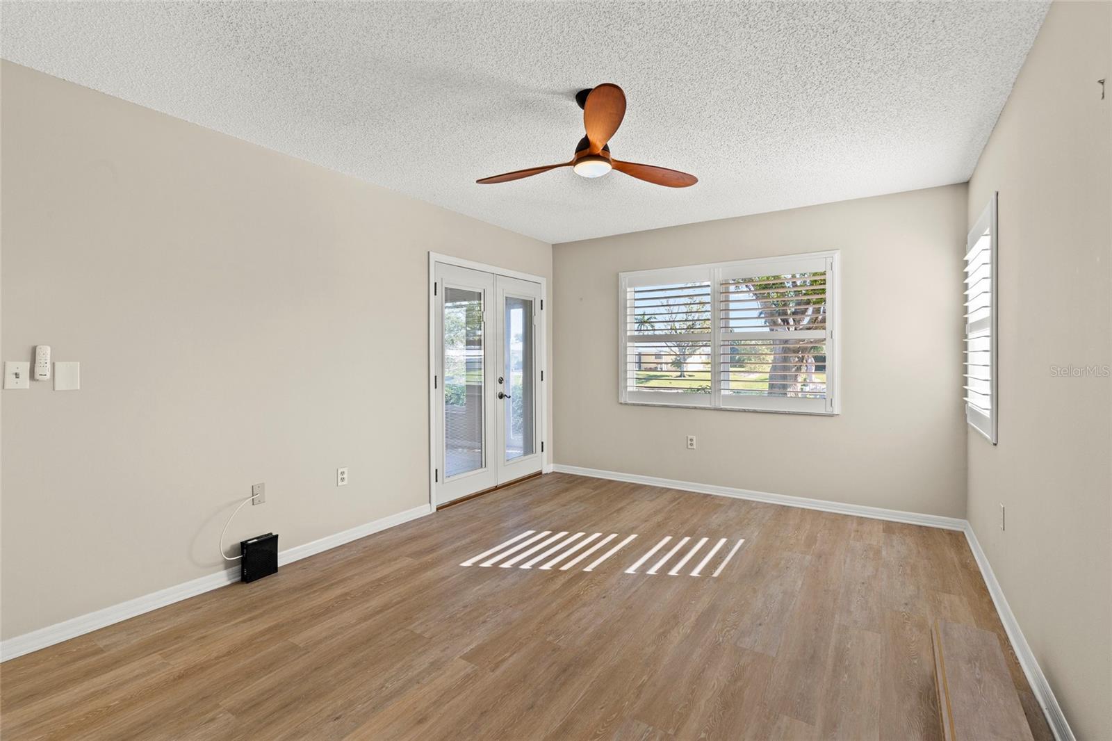 Image 21 of 39 For 4721 Mount Vernon Drive