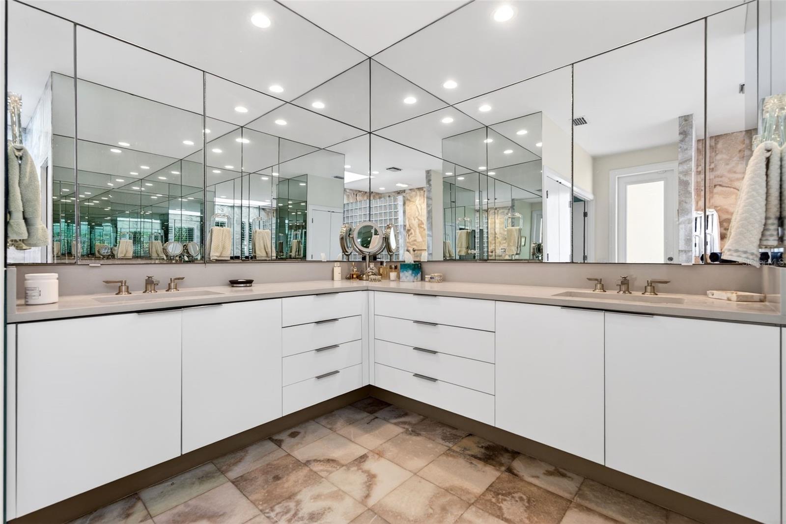 Image 41 of 93 For 1571 Harbor Cay Lane