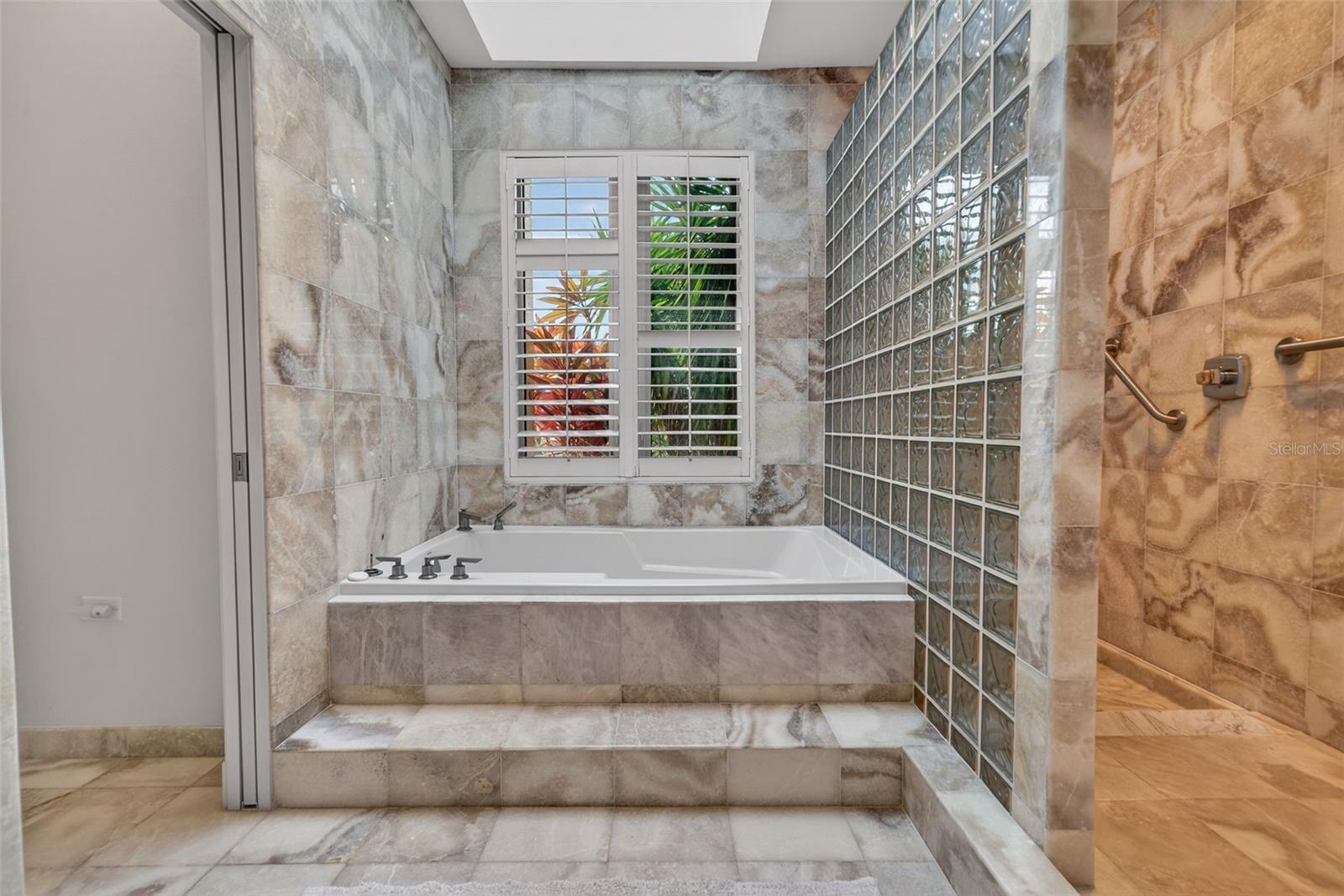 Image 42 of 93 For 1571 Harbor Cay Lane