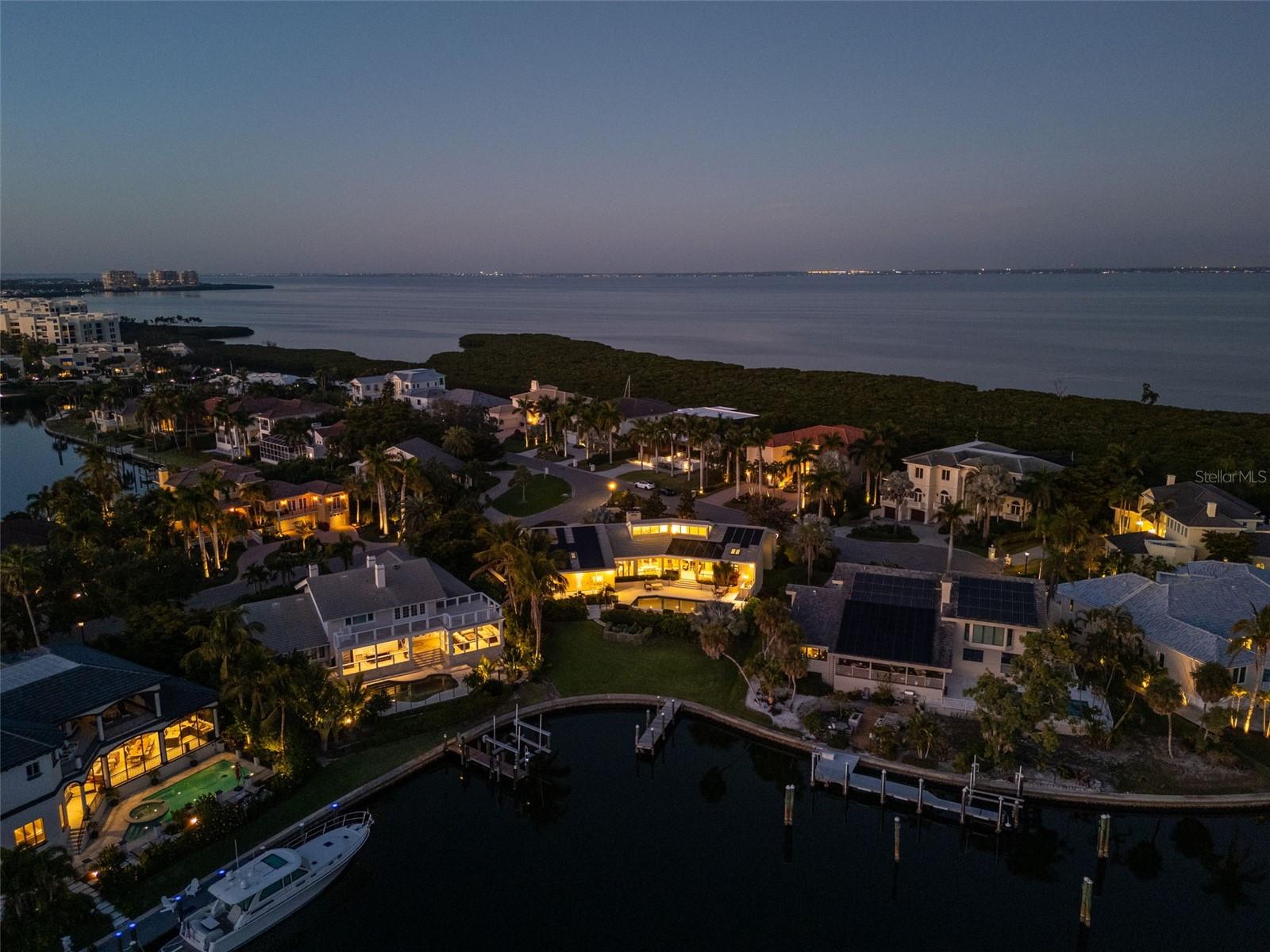 Image 76 of 93 For 1571 Harbor Cay Lane