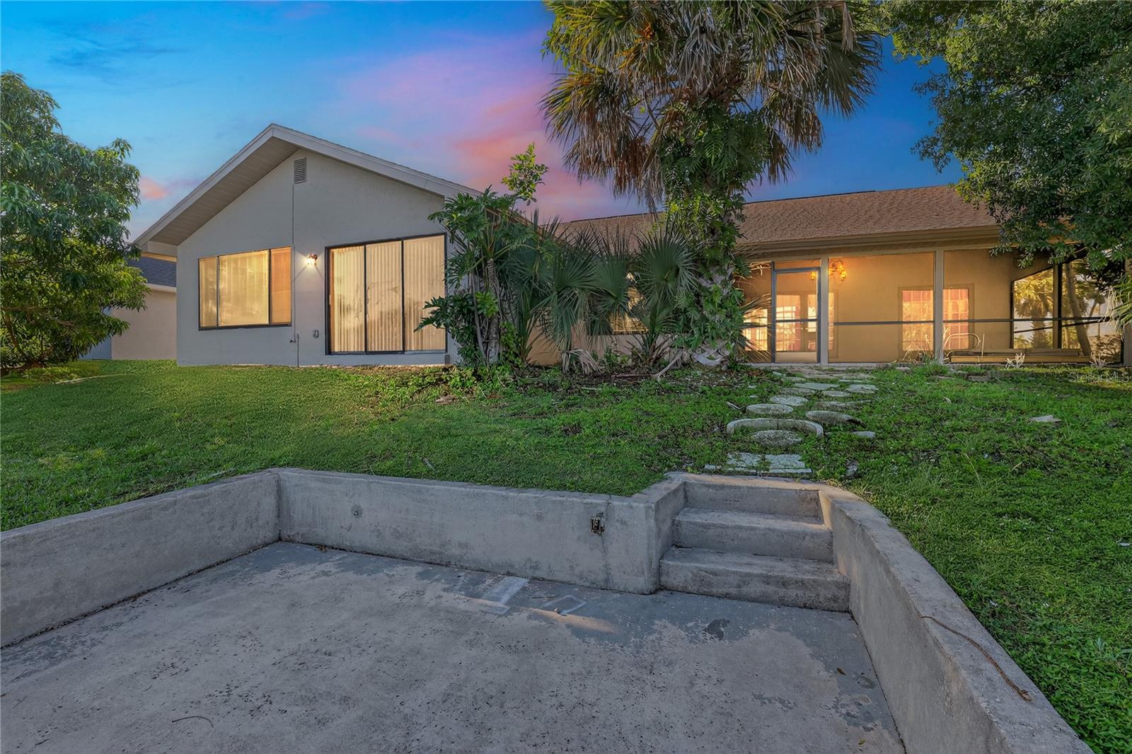 Image 8 of 48 For 2105 2nd Terrace