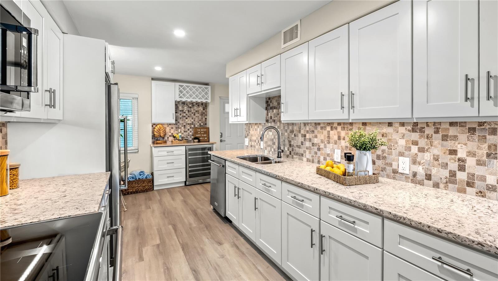 Image 11 of 58 For 20 Whispering Sands Drive 1205