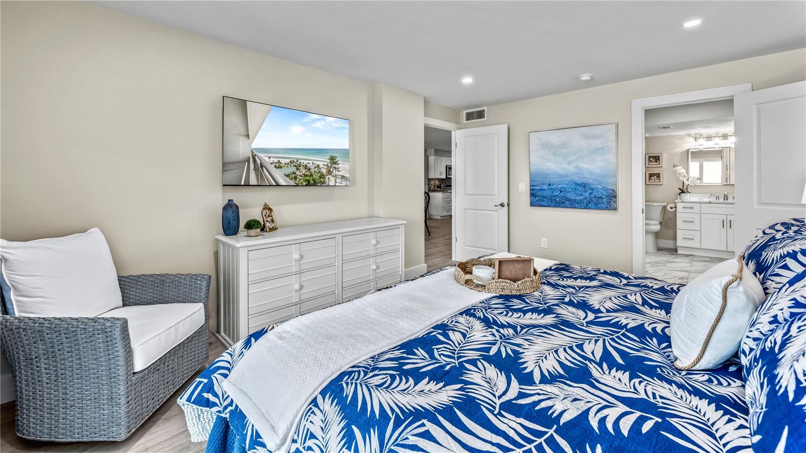 Image 28 of 58 For 20 Whispering Sands Drive 1205