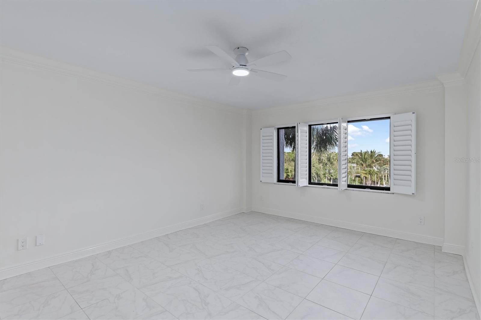 Image 10 of 88 For 5911 Midnight Pass Road 206