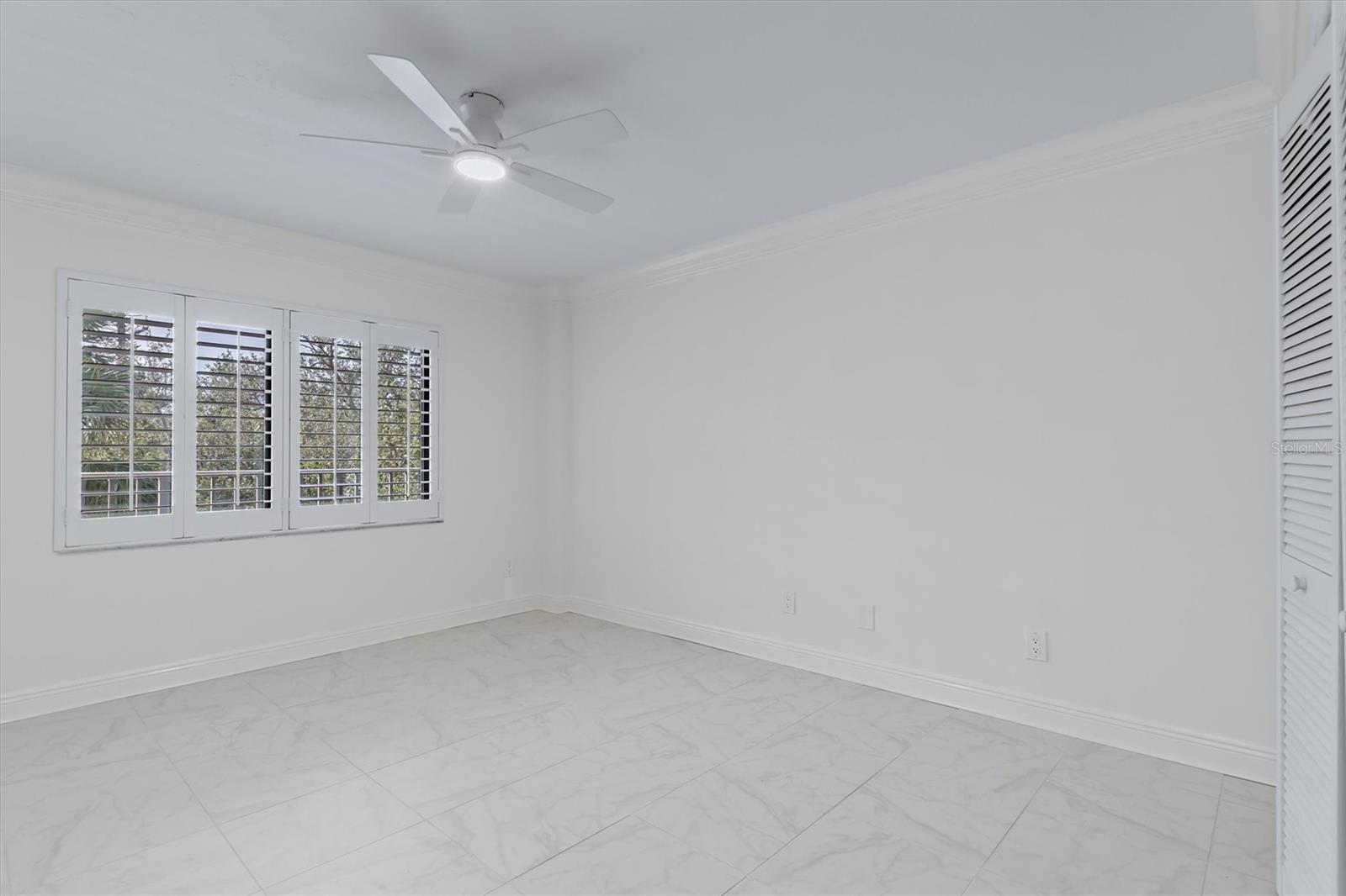 Image 12 of 88 For 5911 Midnight Pass Road 206