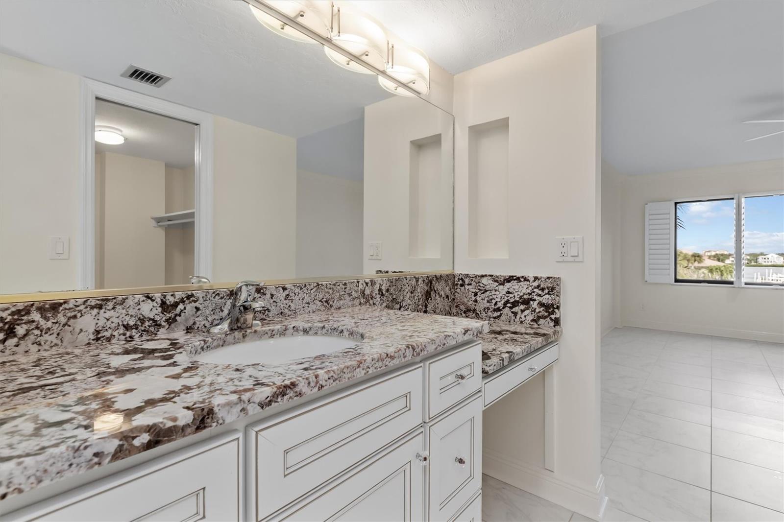 Image 34 of 88 For 5911 Midnight Pass Road 206