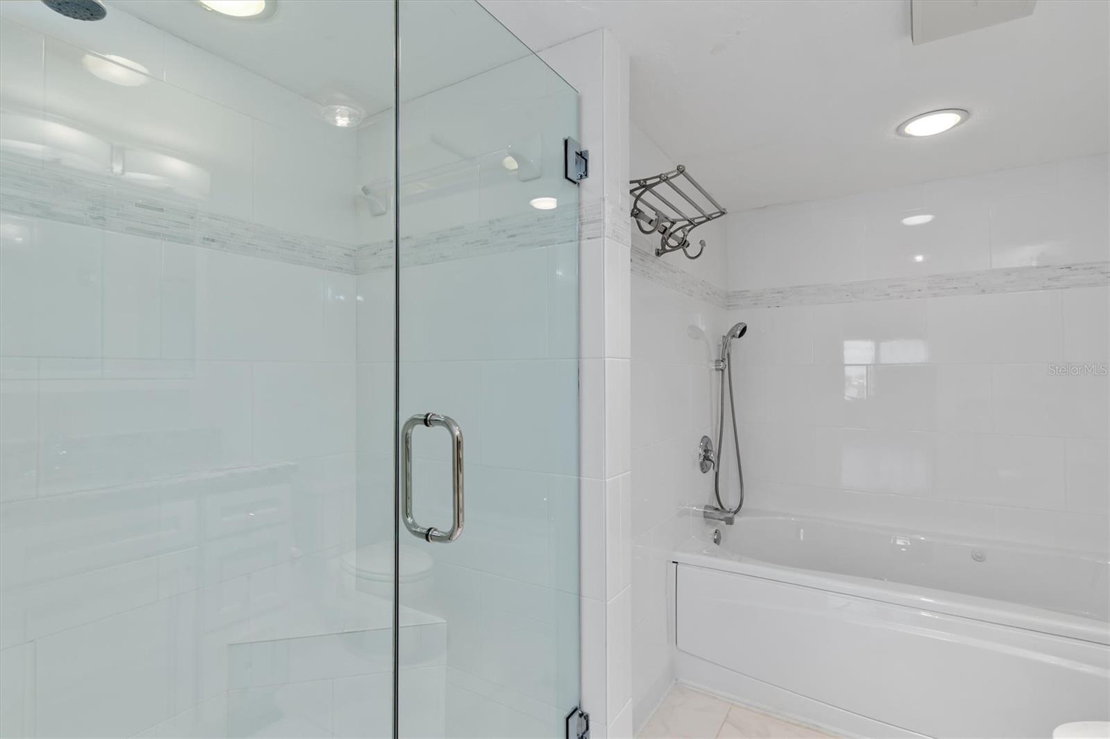 Image 35 of 88 For 5911 Midnight Pass Road 206