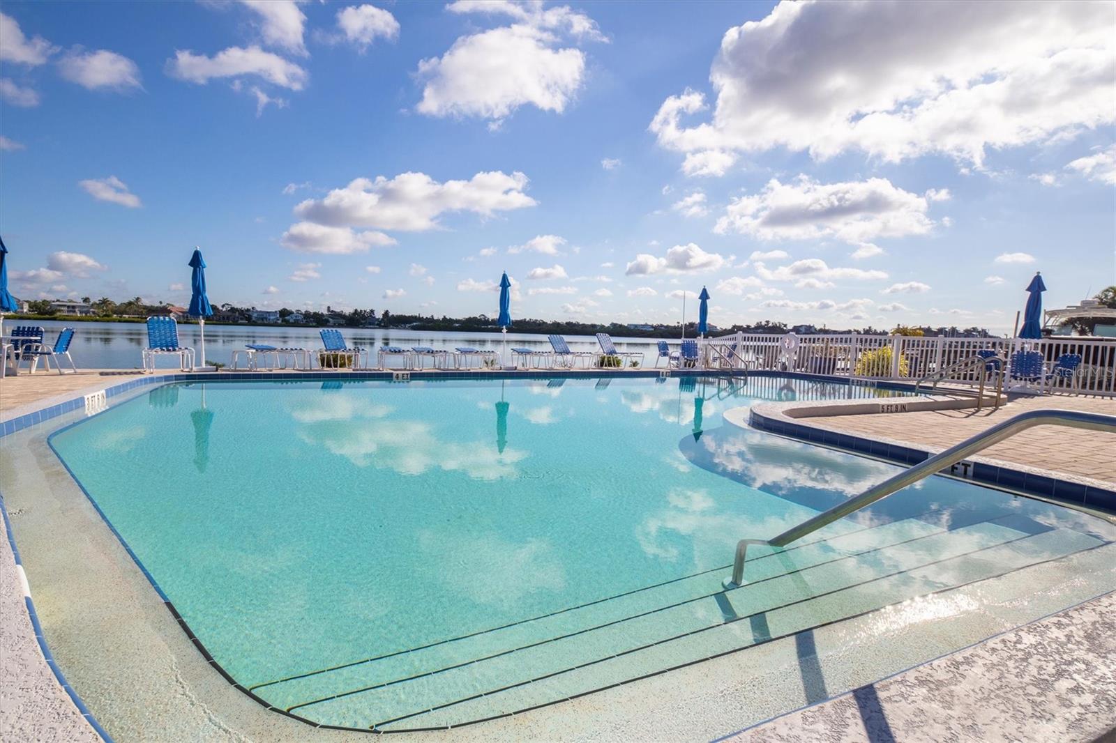 Image 39 of 88 For 5911 Midnight Pass Road 206