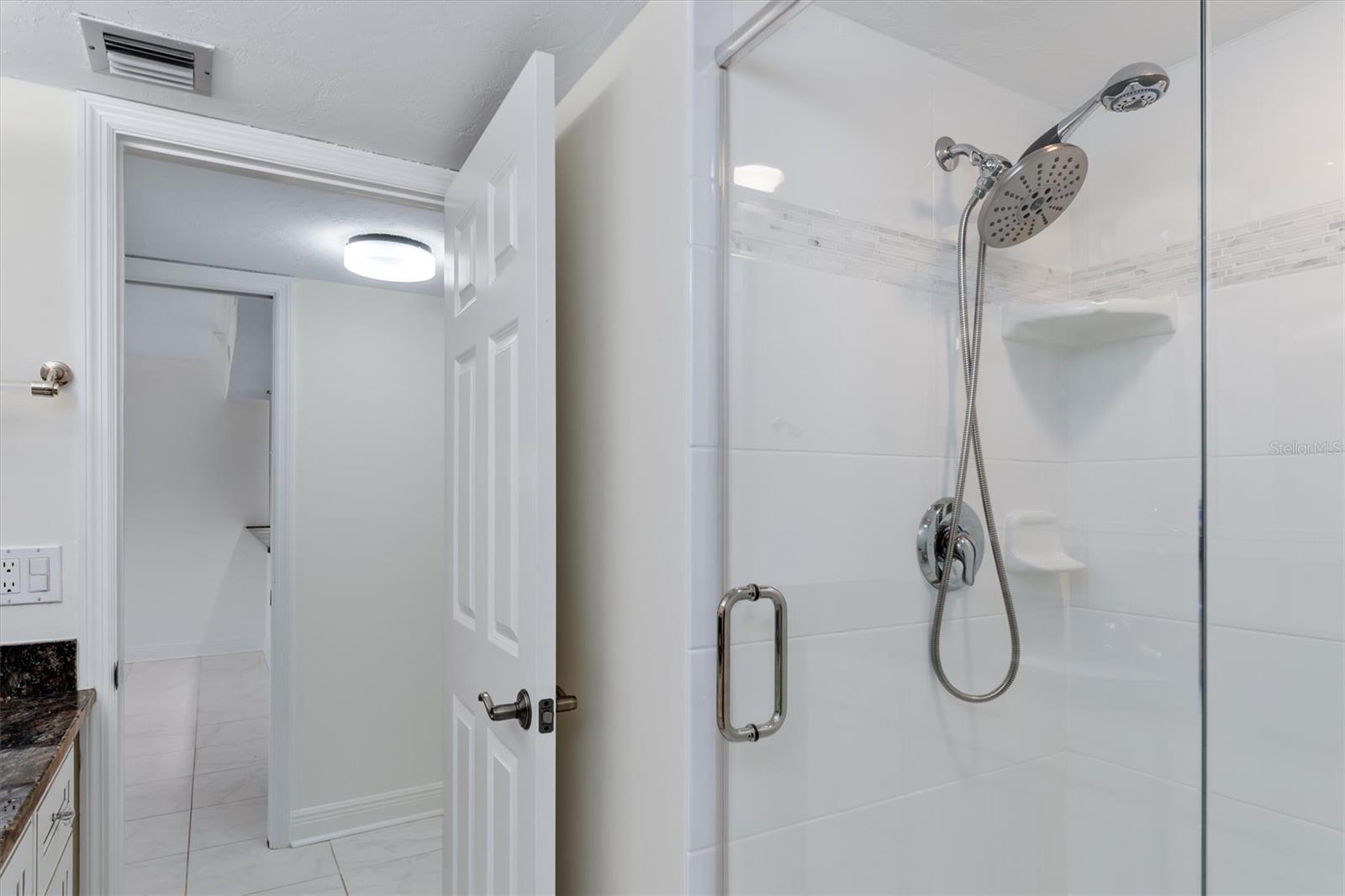 Image 42 of 88 For 5911 Midnight Pass Road 206