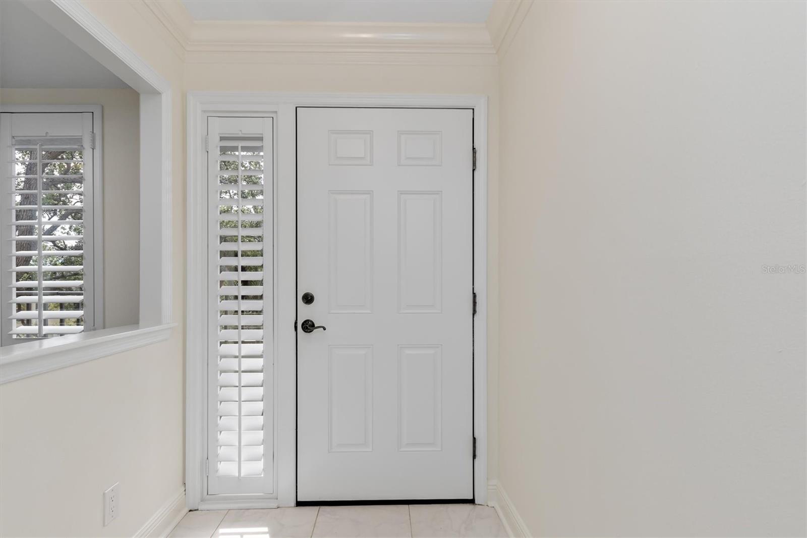 Image 46 of 88 For 5911 Midnight Pass Road 206