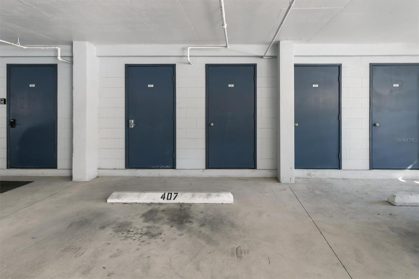 Image 49 of 88 For 5911 Midnight Pass Road 206