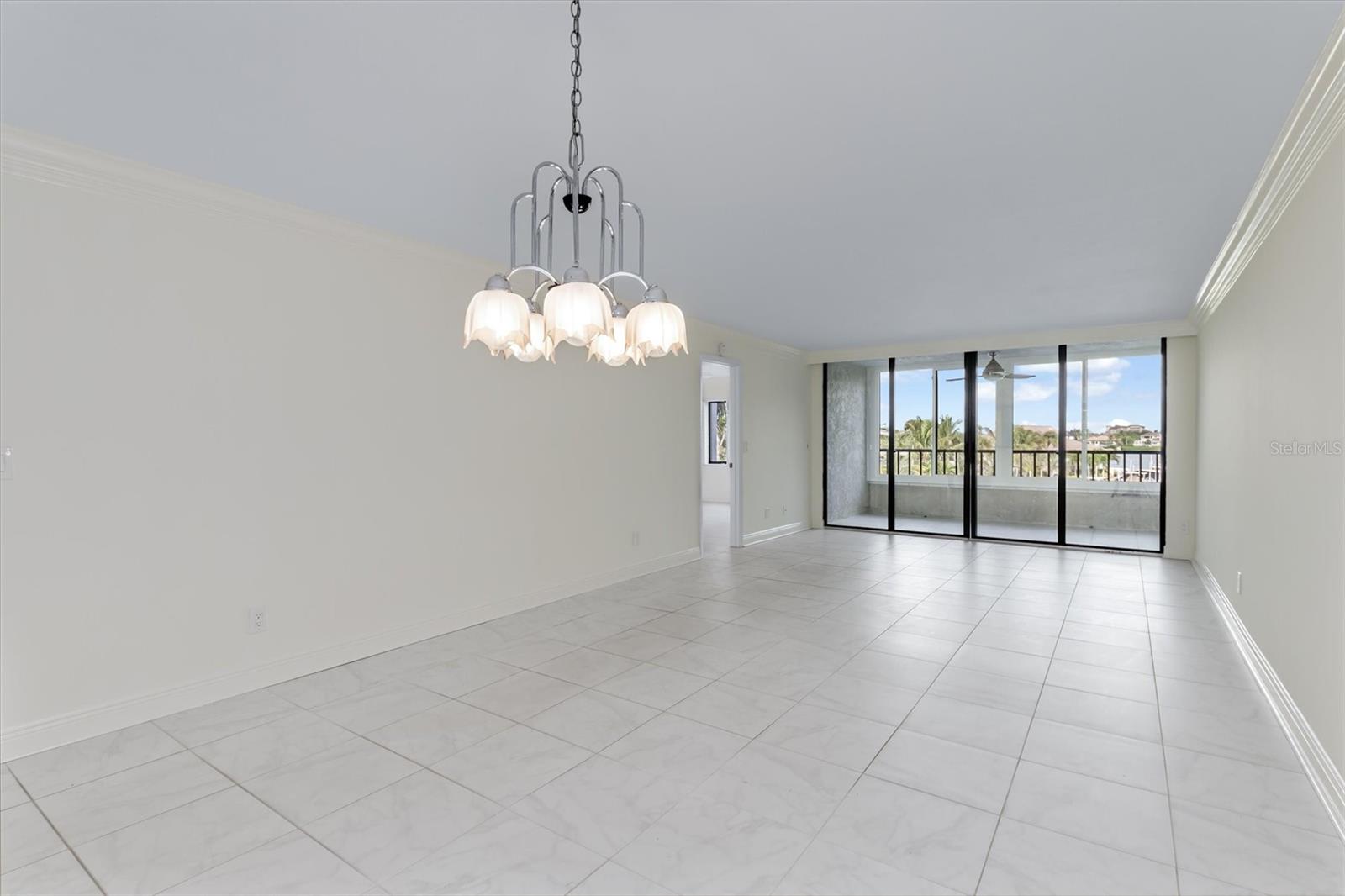 Image 5 of 88 For 5911 Midnight Pass Road 206