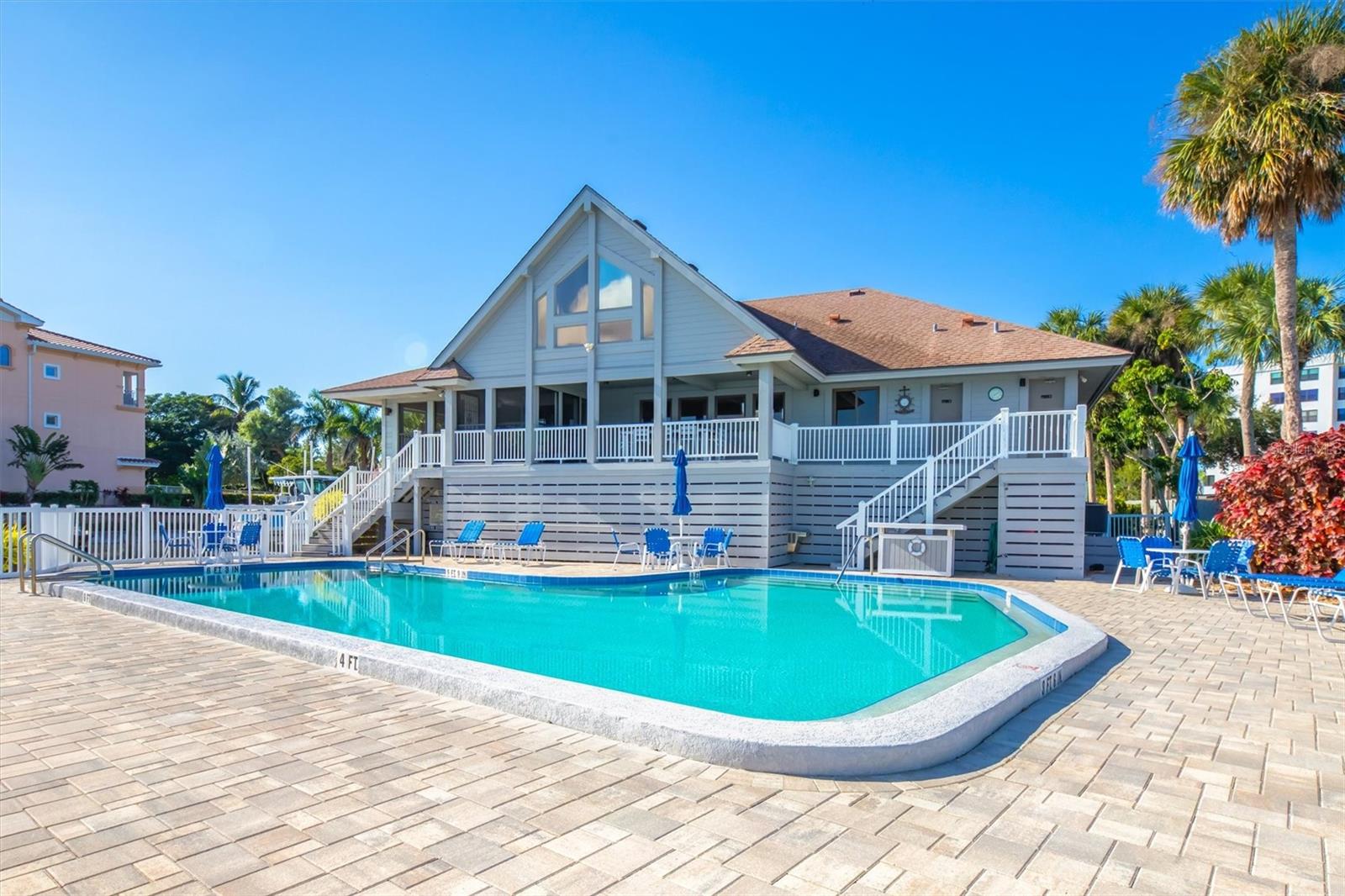 Image 50 of 88 For 5911 Midnight Pass Road 206