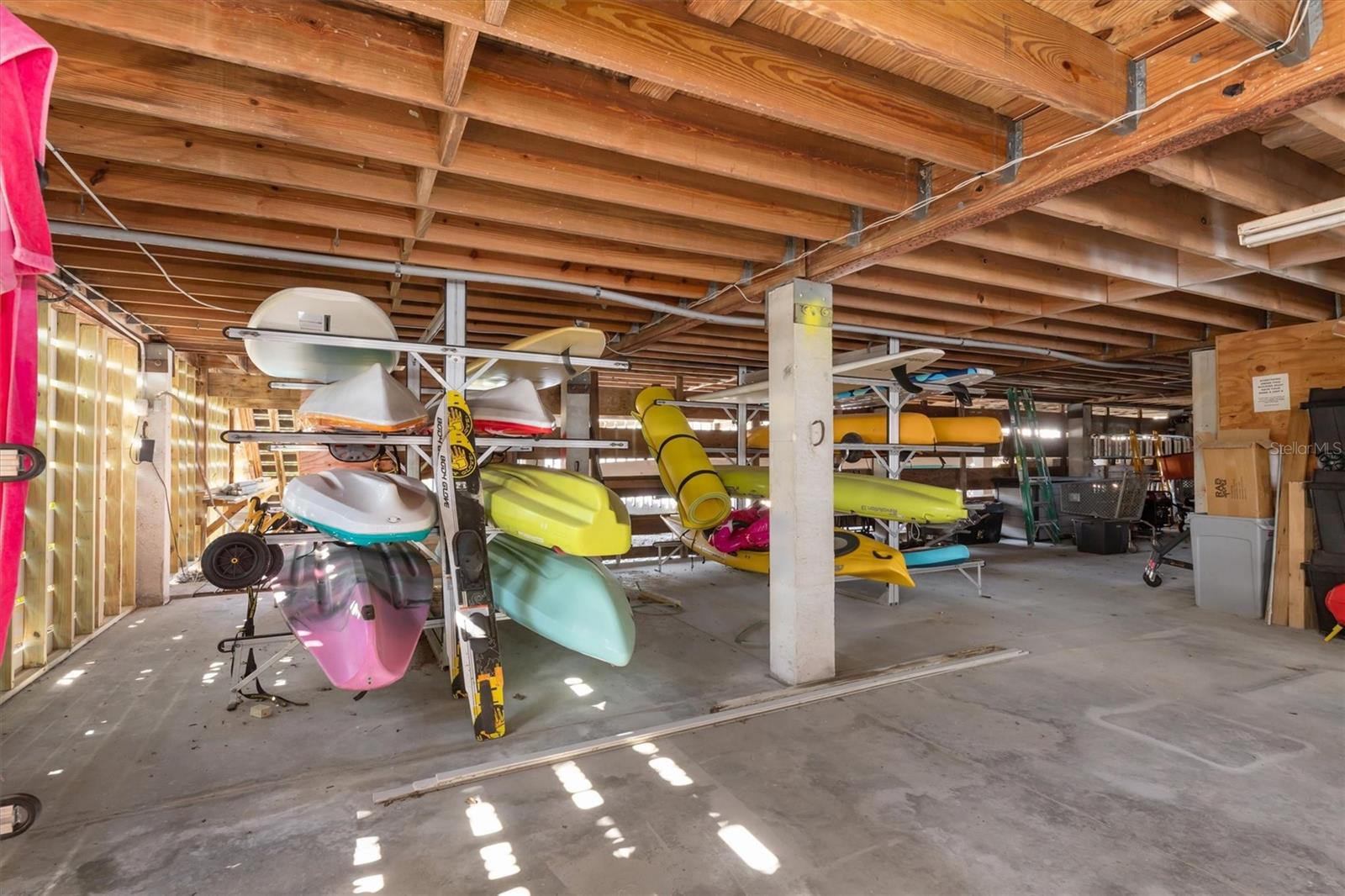 Image 51 of 88 For 5911 Midnight Pass Road 206