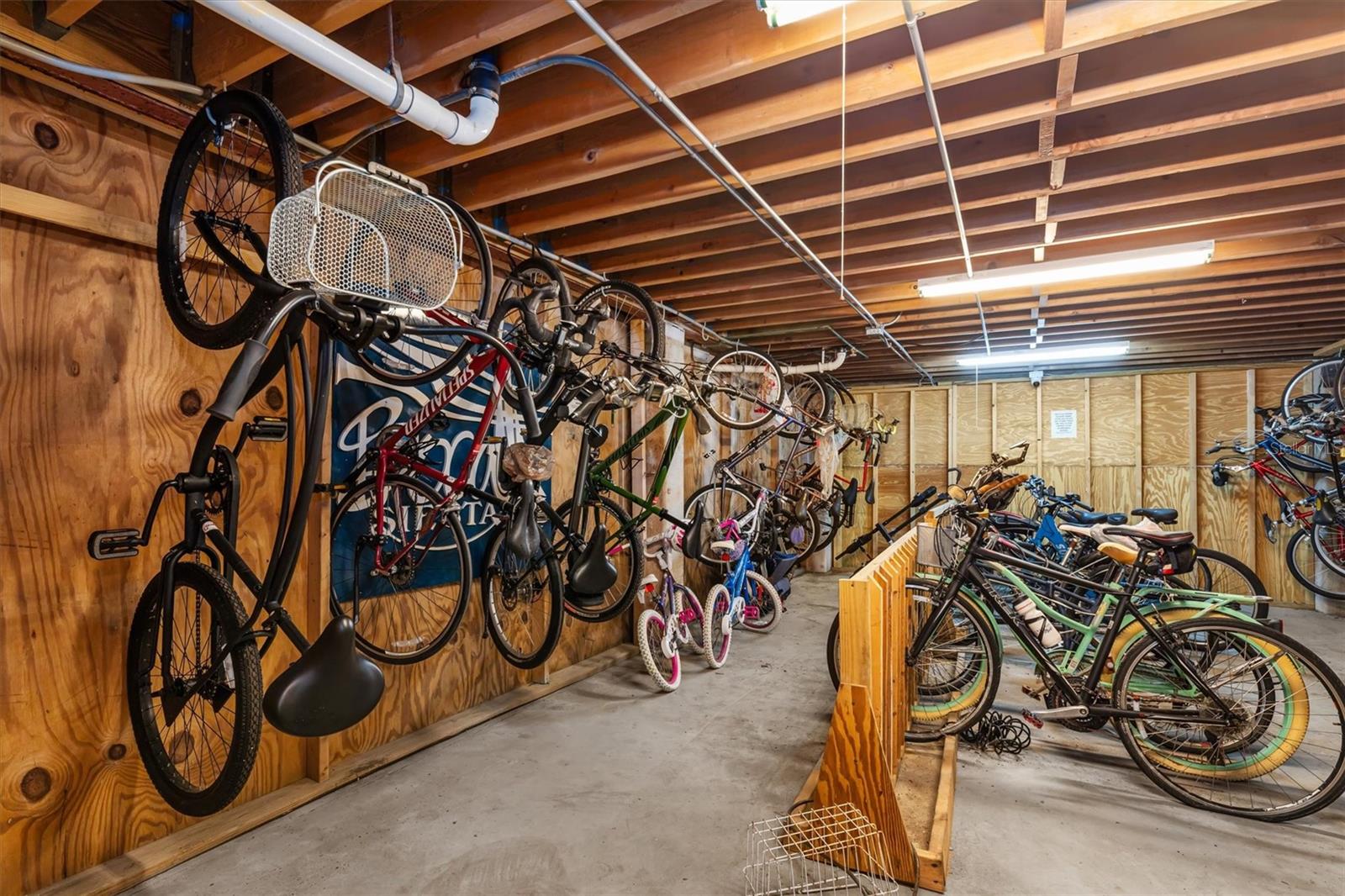 Image 52 of 88 For 5911 Midnight Pass Road 206