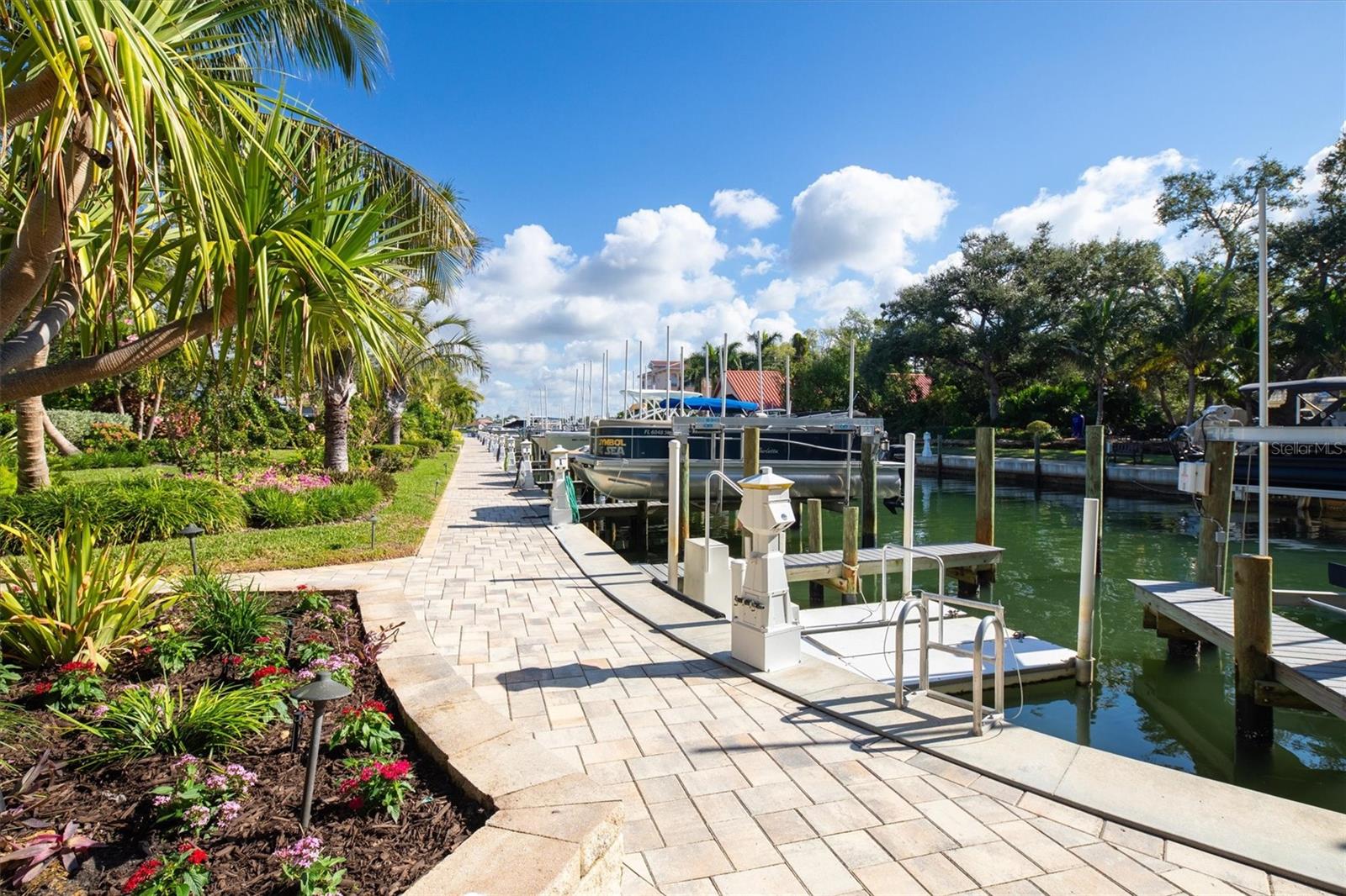 Image 55 of 88 For 5911 Midnight Pass Road 206