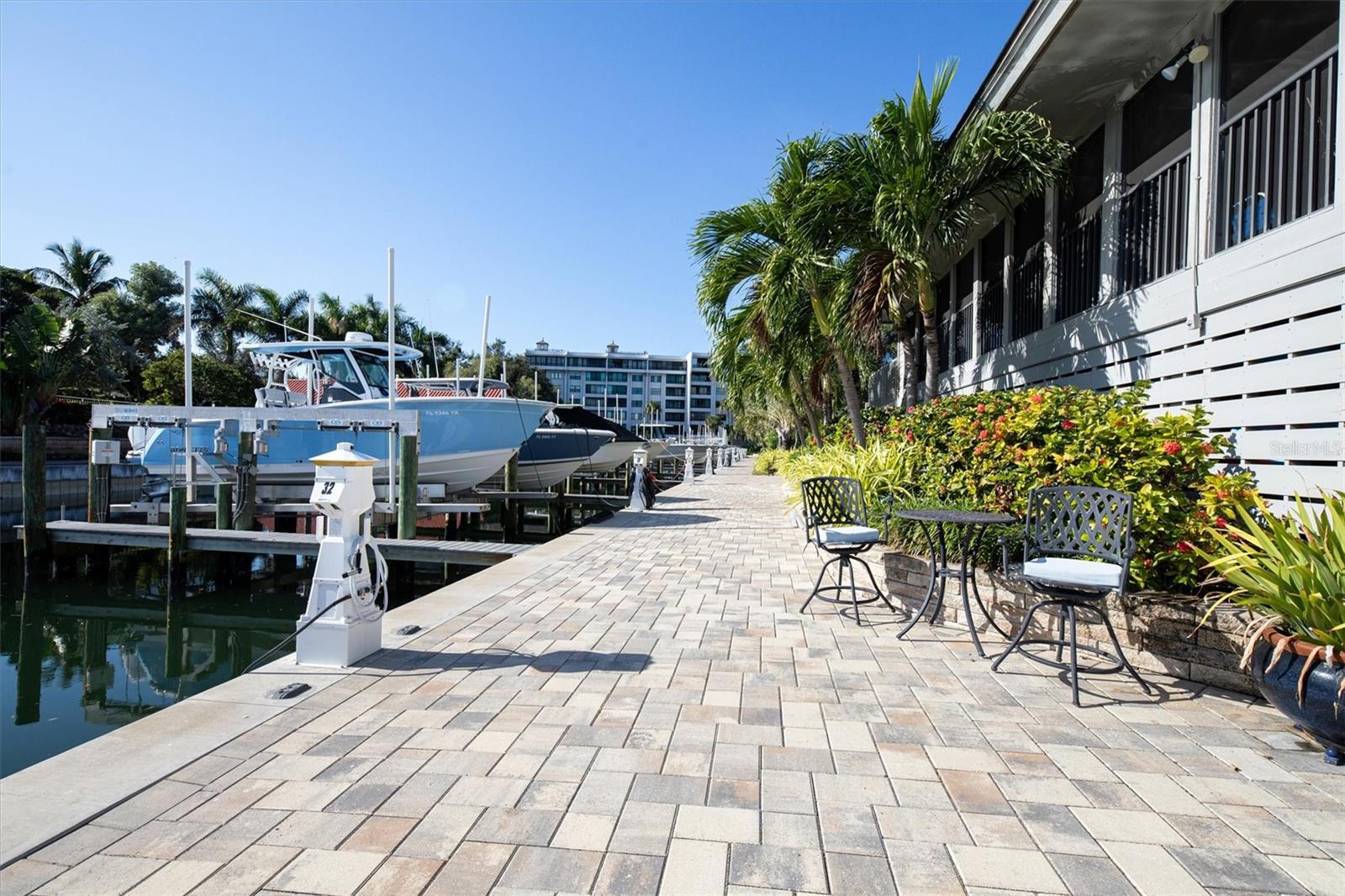 Image 56 of 88 For 5911 Midnight Pass Road 206