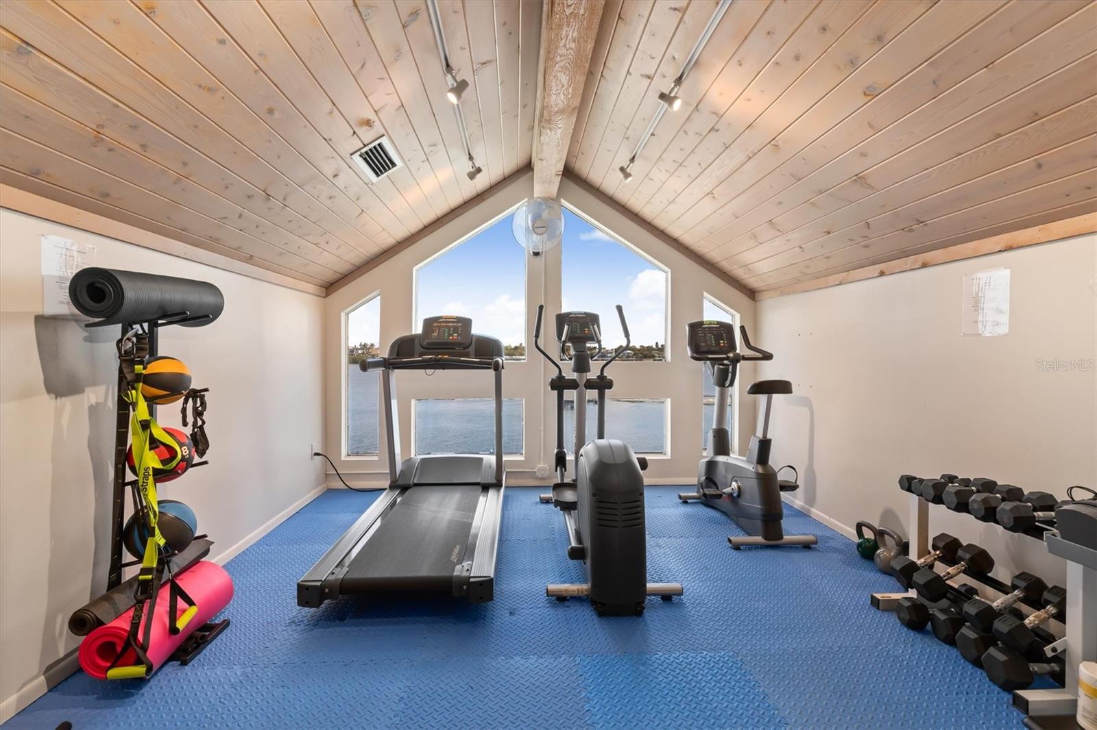 Image 65 of 88 For 5911 Midnight Pass Road 206