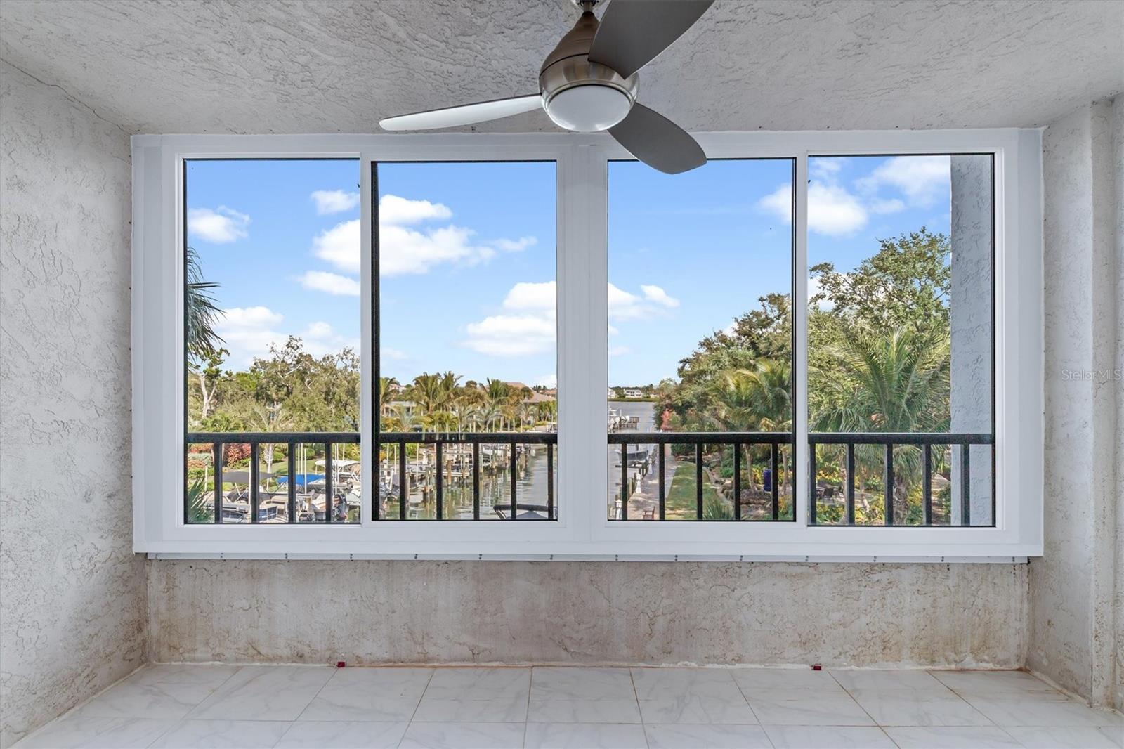 Image 8 of 88 For 5911 Midnight Pass Road 206