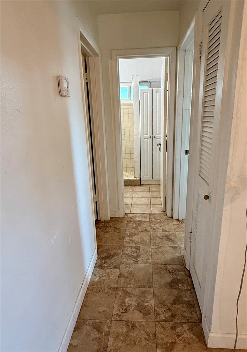 Image 20 of 41 For 205 Martin Drive Ne